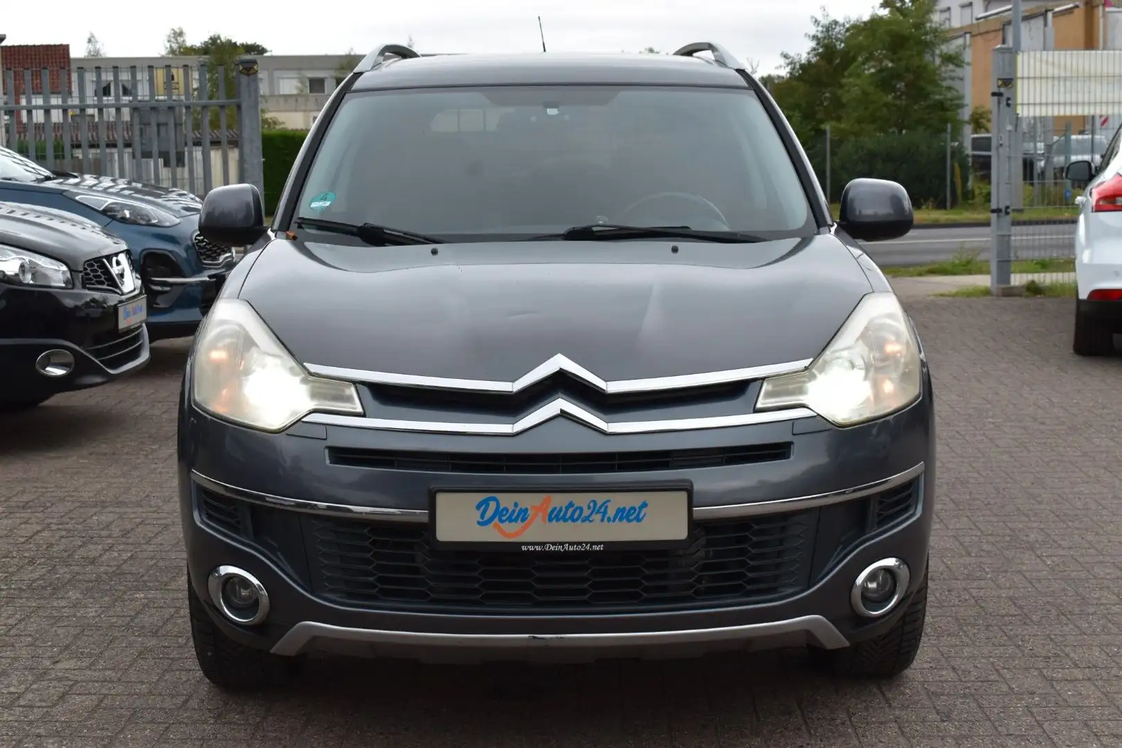 Citroen C-Crosser Exclusive 4x4 Xenon|7Sitzer|Navi|Leder Grau - 2