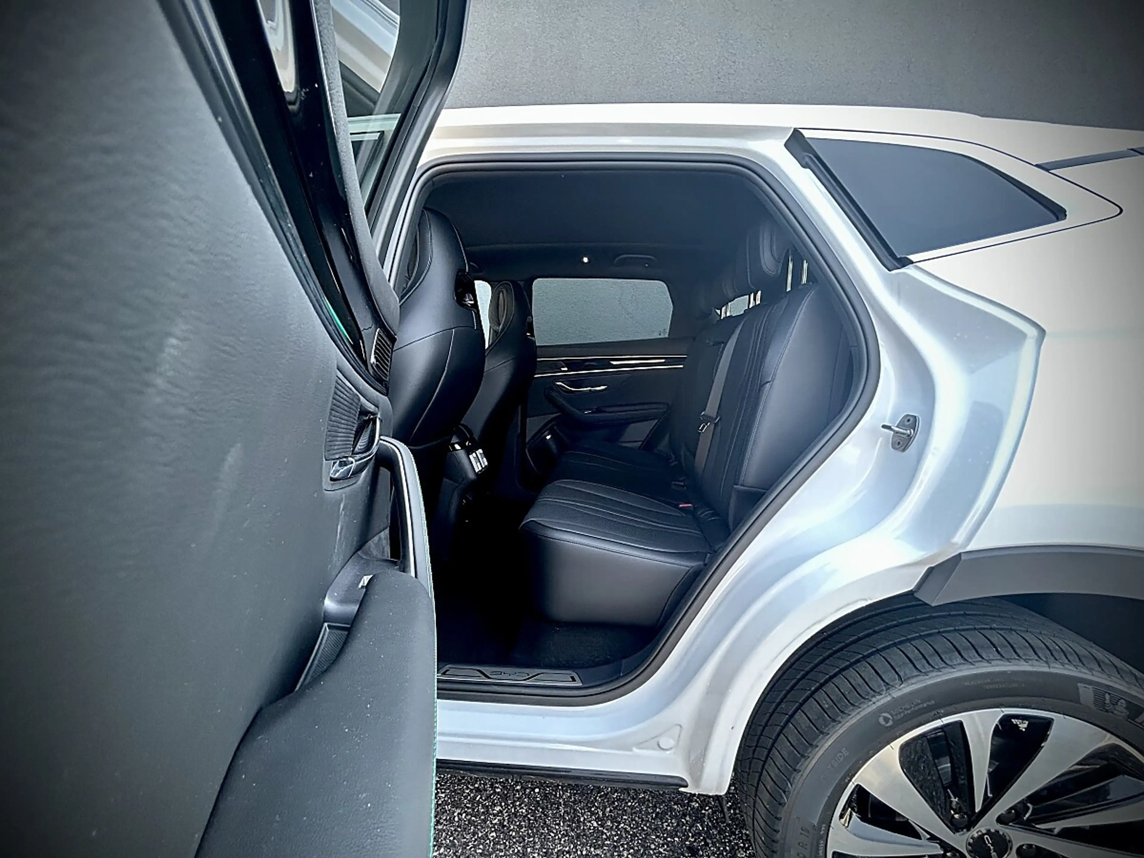 BYD Seal U DM-i PHEV 18,3kWh AWD Design LEASING AKTION — photo 8