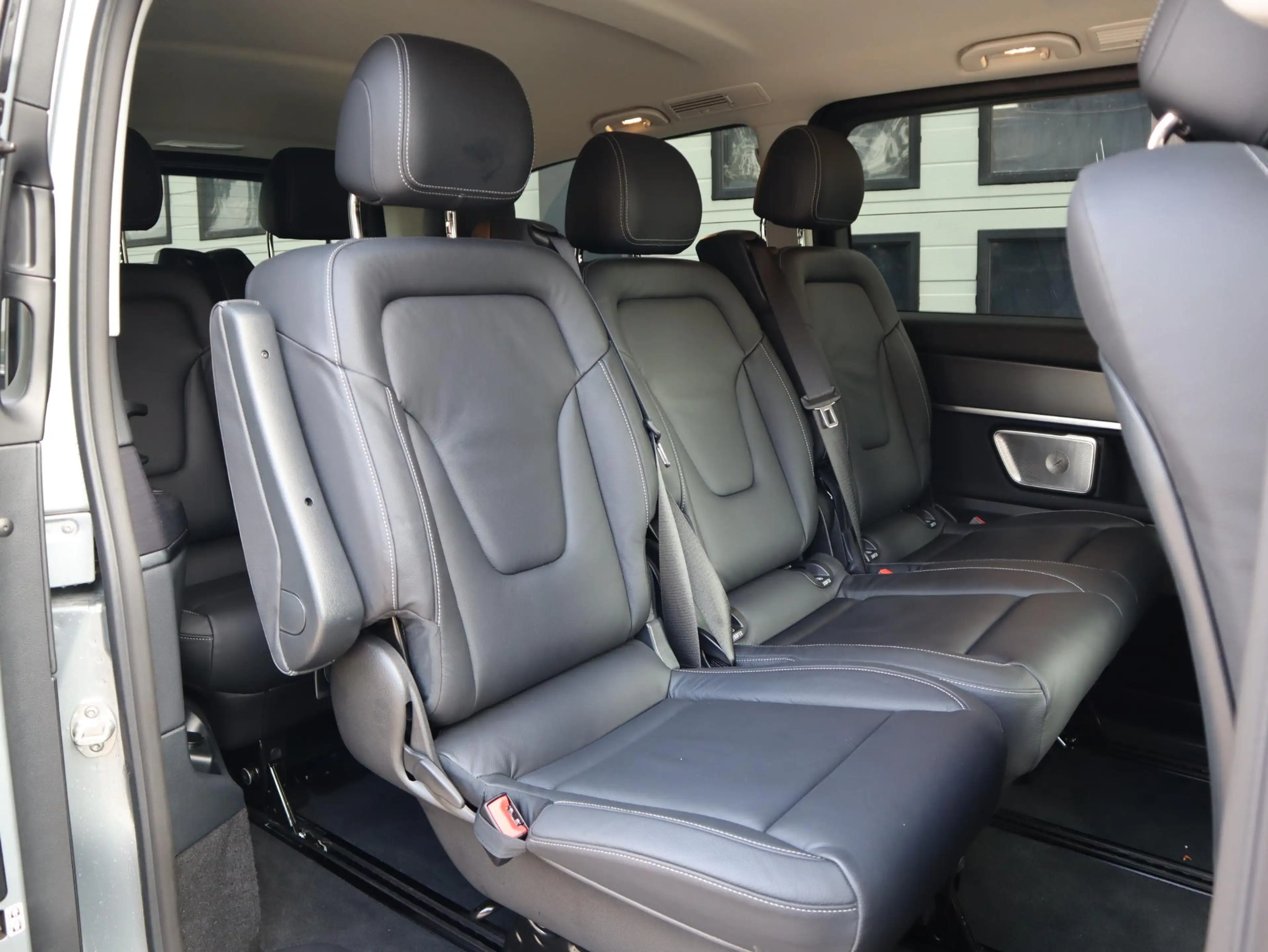 Mercedes-Benz EQV 300 90 kWh L2 Avantgarde AMG - elc. Schuif - AIRMATIC — photo 12