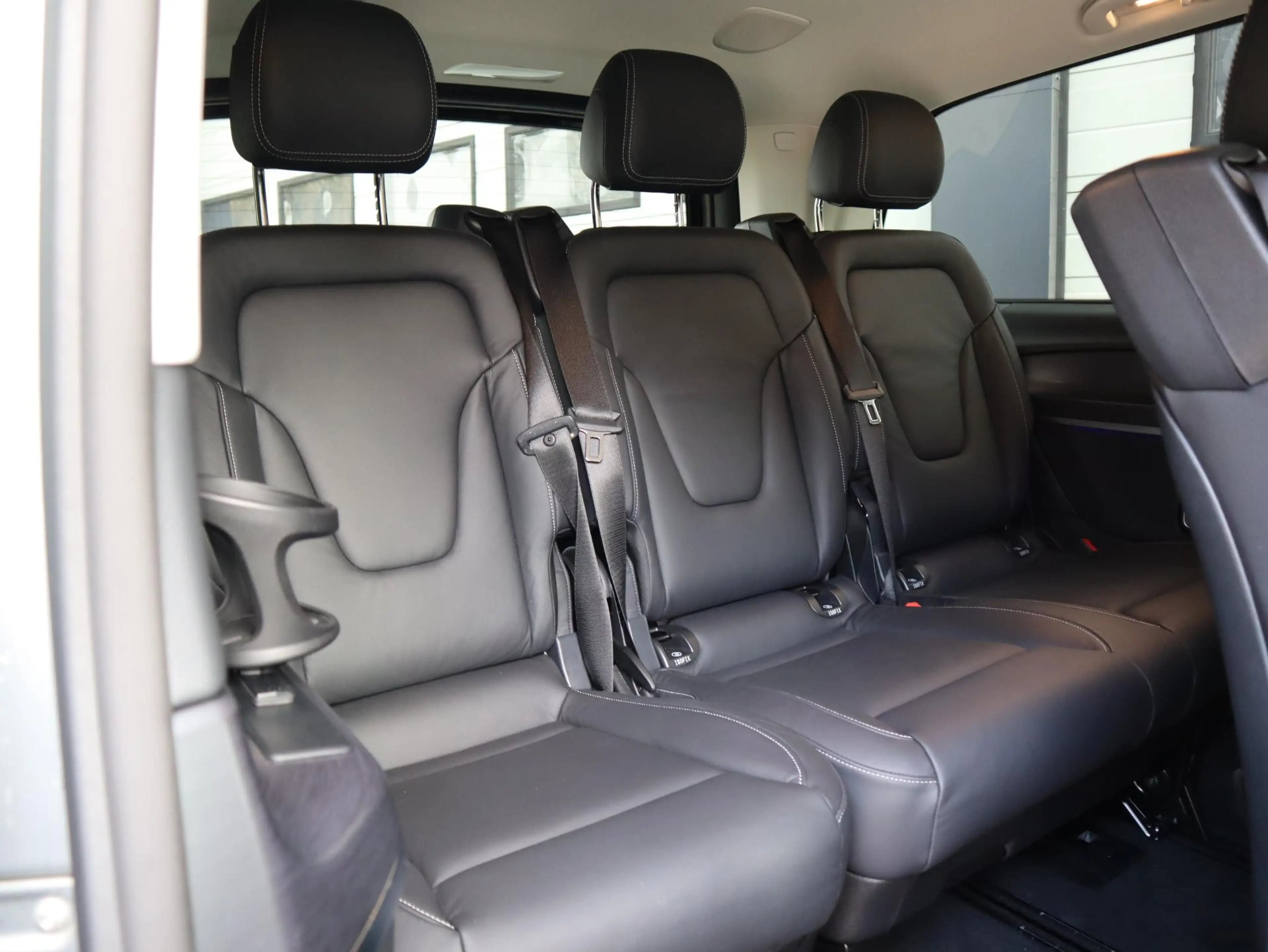 Mercedes-Benz EQV 300 90 kWh L2 Avantgarde AMG - elc. Schuif - AIRMATIC — photo 13