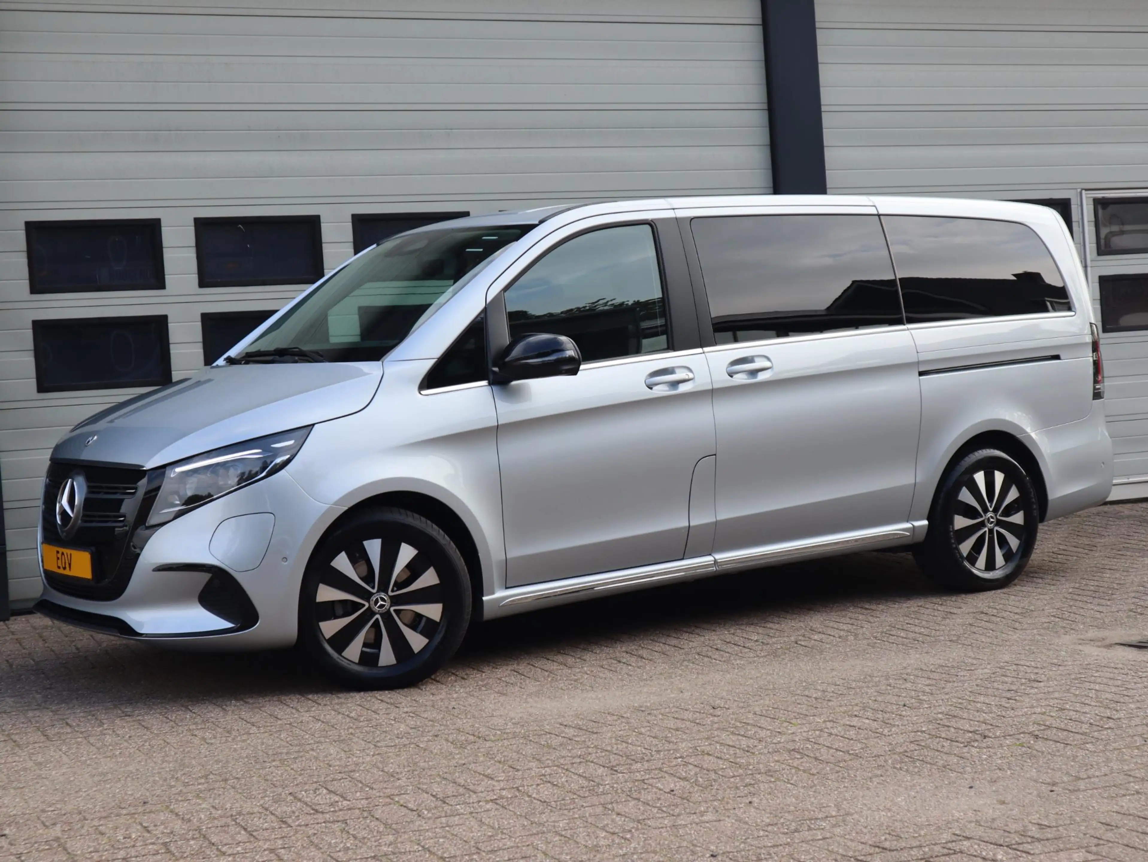 Mercedes-Benz EQV 300 90 kWh L2 Avantgarde AMG - elc. Schuif - AIRMATIC — photo 5