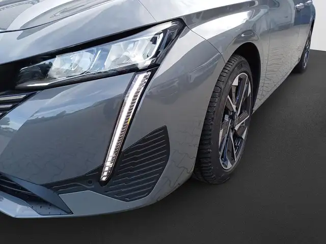 Peugeot 308 view 9