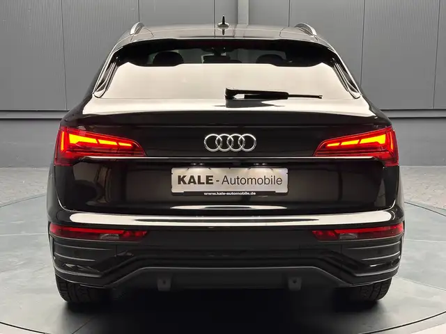 Audi Q5 view 4