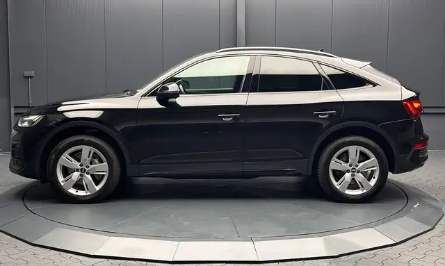 Audi Q5 view 2