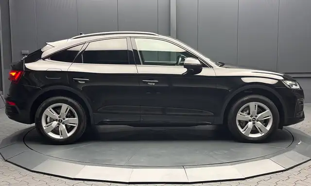 Audi Q5 view 5