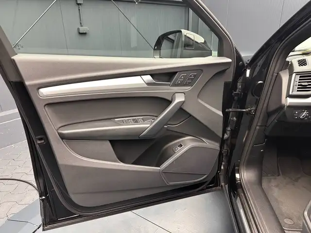 Audi Q5 view 13