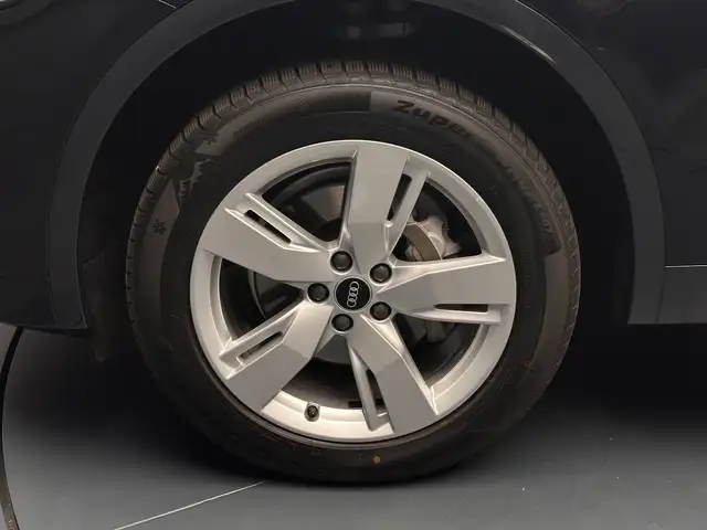 Audi Q5 view 9