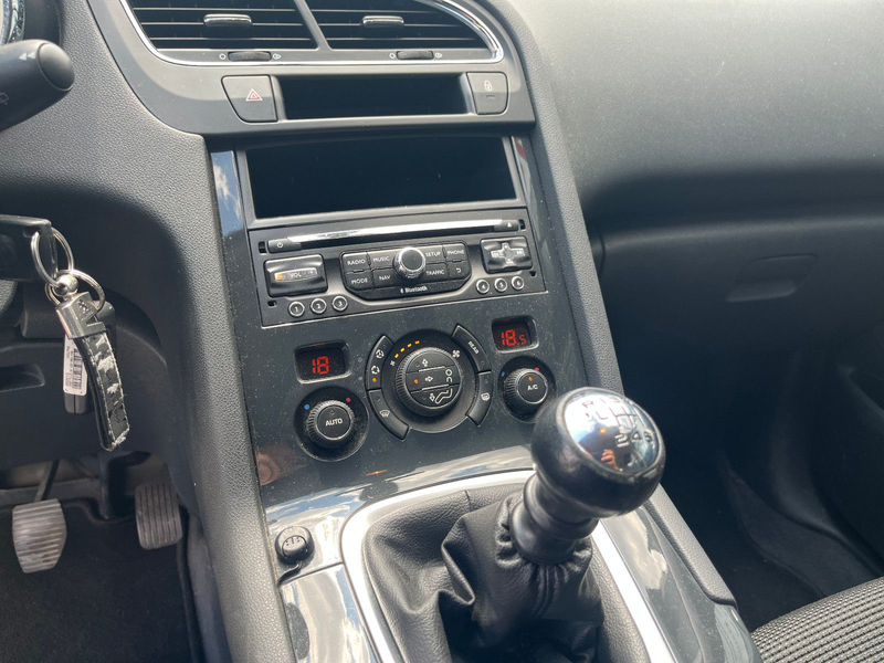 Peugeot 5008 2.0 HDI Active 7-Sitzer+RF-KAM+NAVI+SHZ+ALU — photo 15