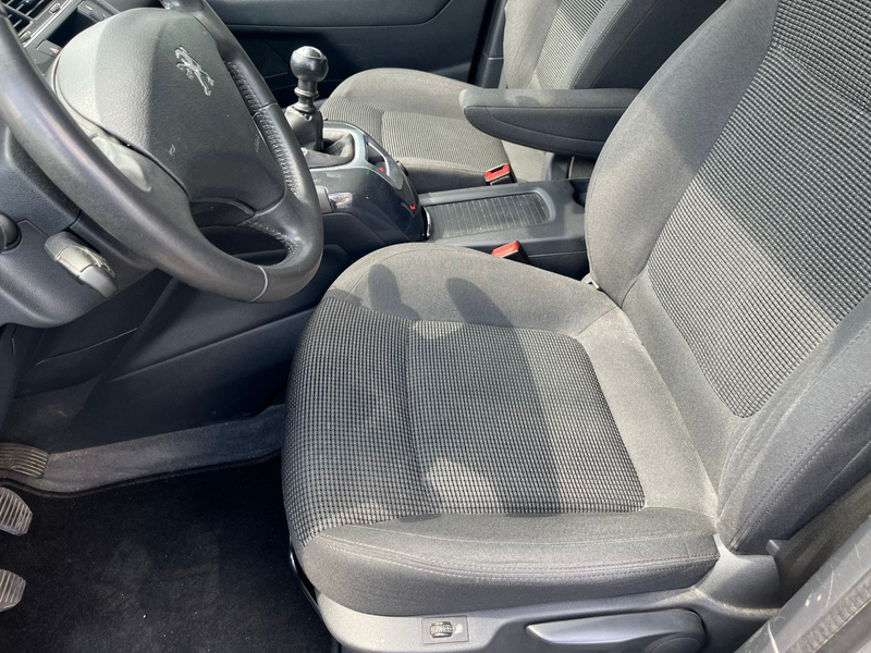Peugeot 5008 2.0 HDI Active 7-Sitzer+RF-KAM+NAVI+SHZ+ALU — photo 13