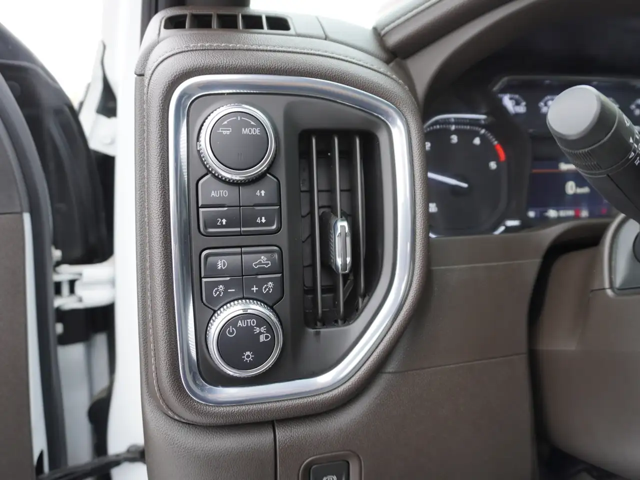 GMC Sierra 3500HD снимка GMC Sierra 3500HD