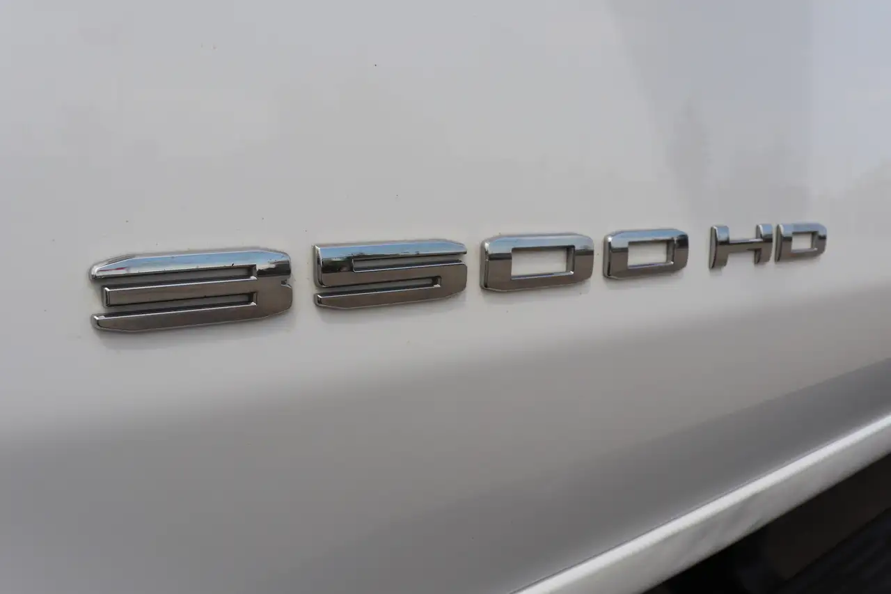 GMC Sierra 3500HD снимка GMC Sierra 3500HD