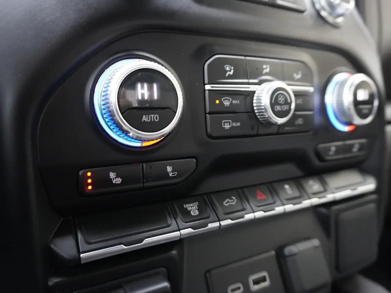 GMC Sierra 3500HD снимка GMC Sierra 3500HD