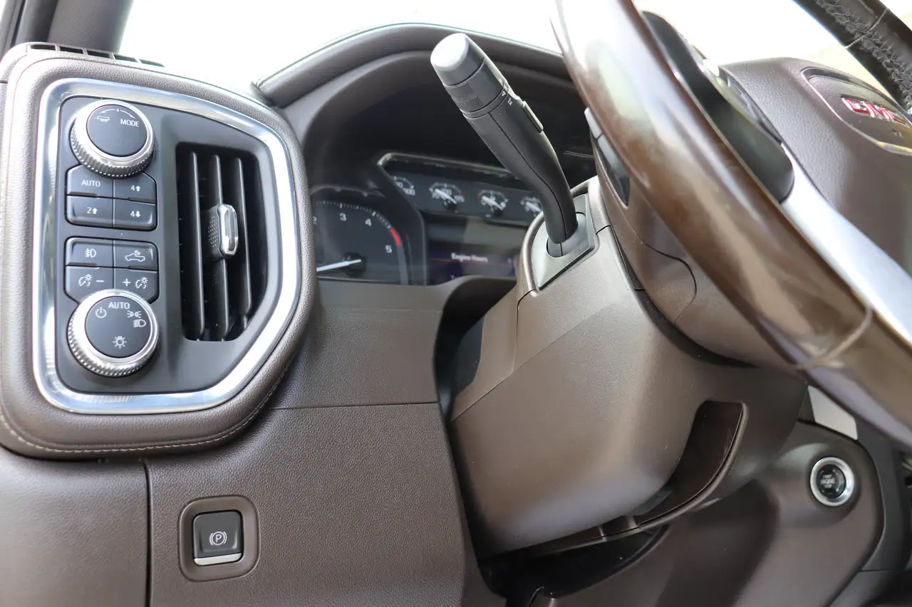 GMC Sierra 3500HD снимка GMC Sierra 3500HD
