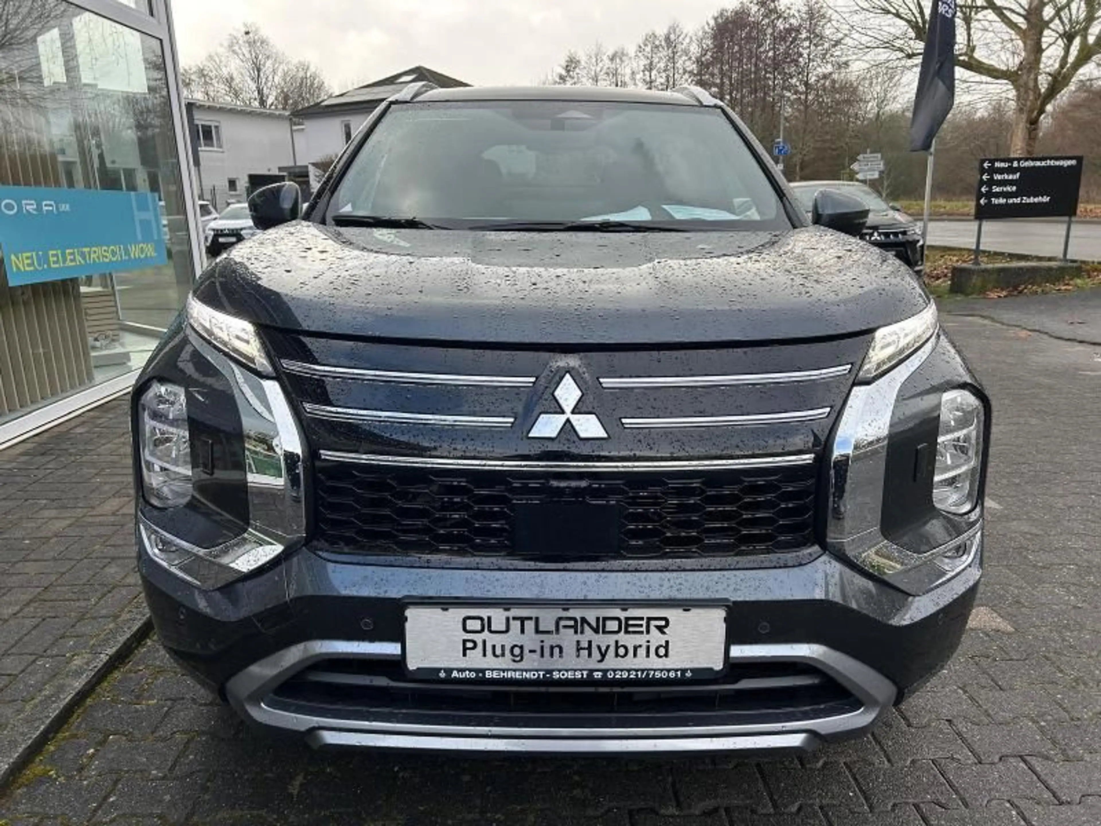Mitsubishi Outlander 2.4L PHEV TOP Luxury-Paket 2-Farb*4WD* — photo 2