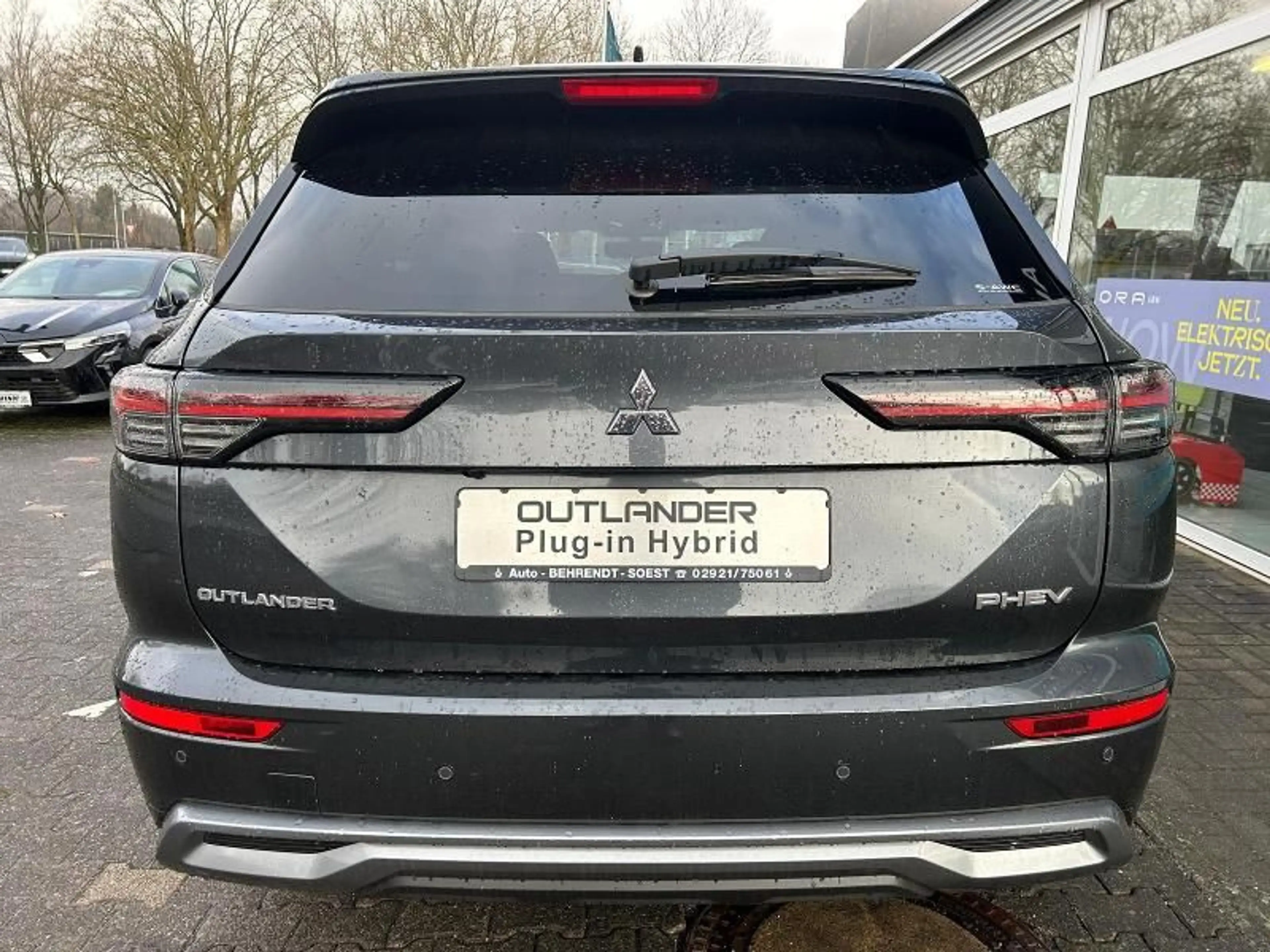 Mitsubishi Outlander 2.4L PHEV TOP Luxury-Paket 2-Farb*4WD* — photo 5