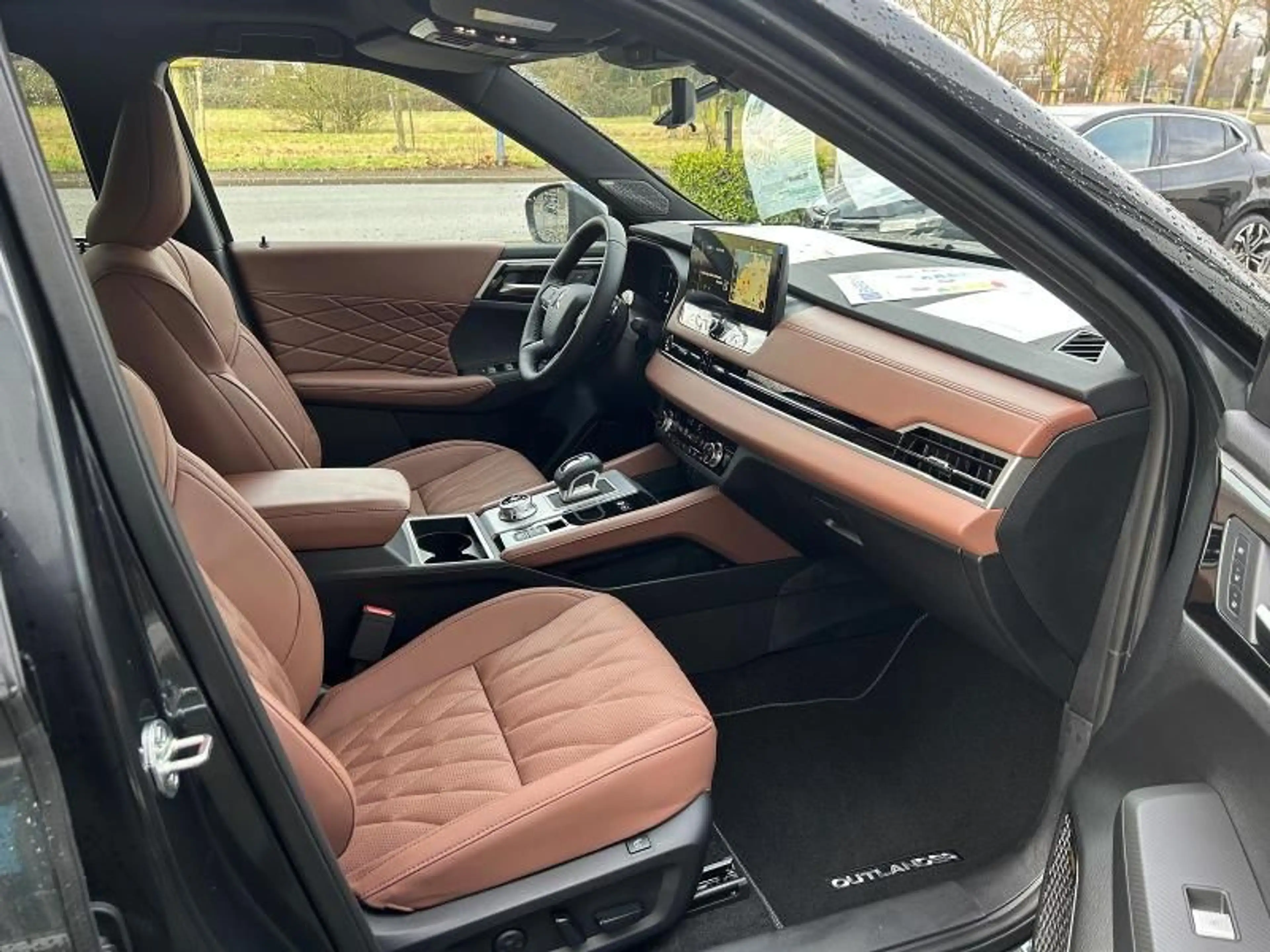 Mitsubishi Outlander 2.4L PHEV TOP Luxury-Paket 2-Farb*4WD* — photo 10