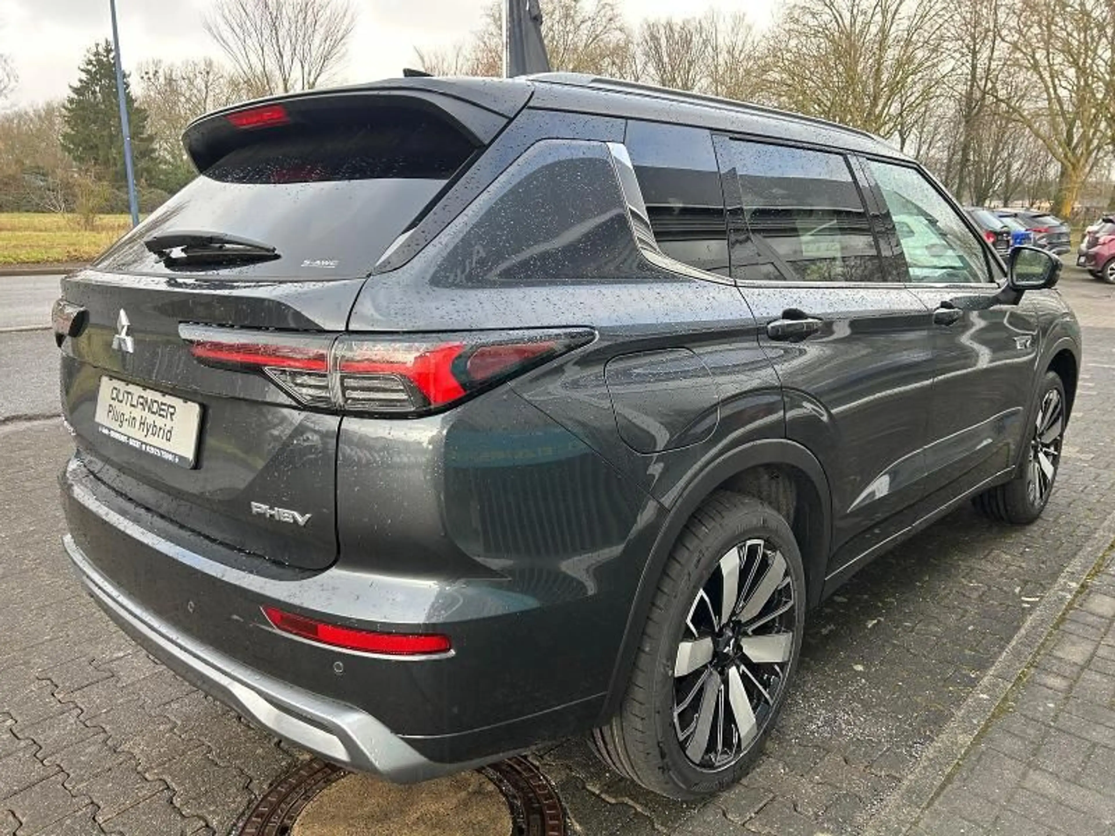 Mitsubishi Outlander 2.4L PHEV TOP Luxury-Paket 2-Farb*4WD* — photo 7