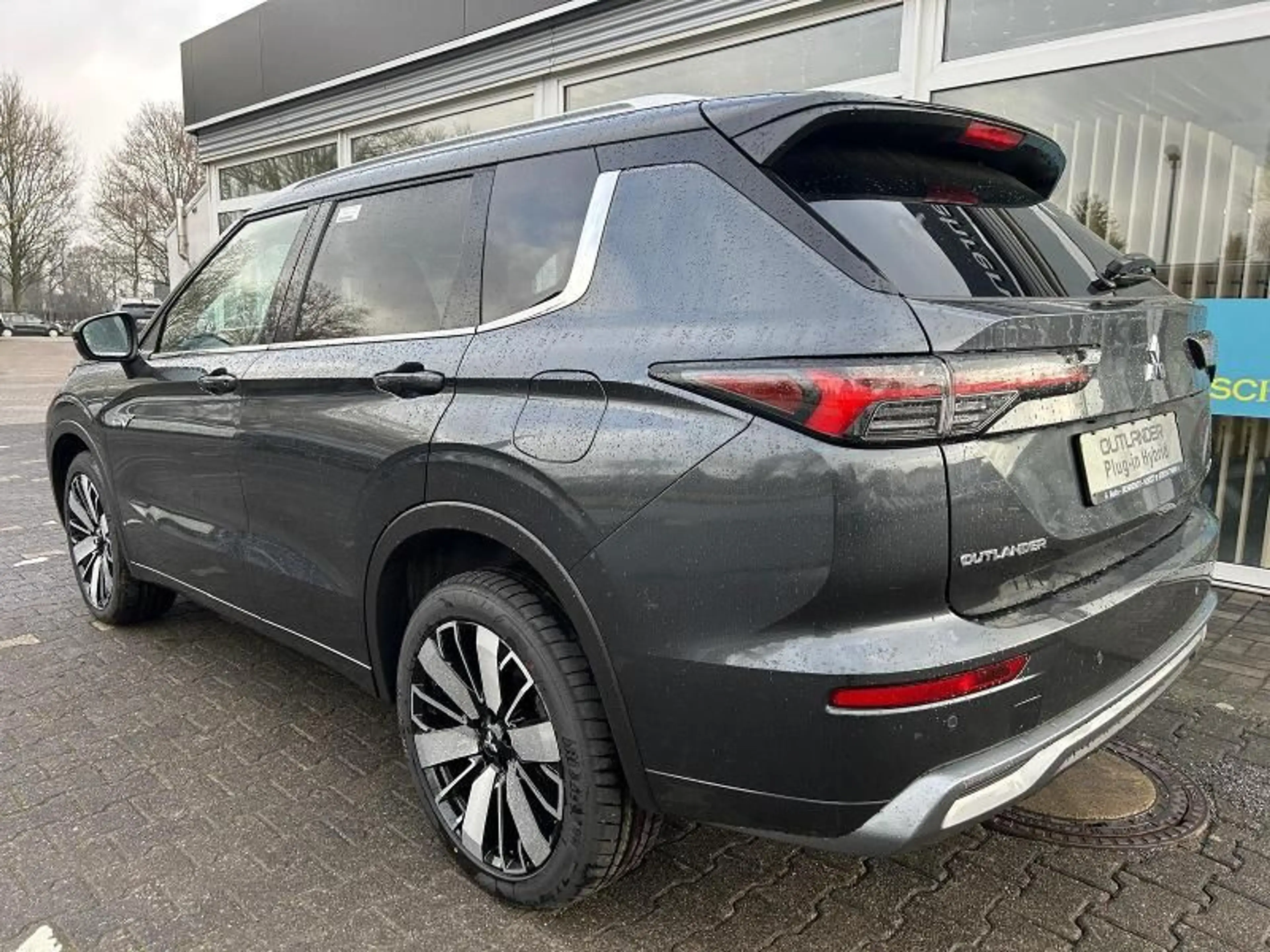 Mitsubishi Outlander 2.4L PHEV TOP Luxury-Paket 2-Farb*4WD* — photo 4