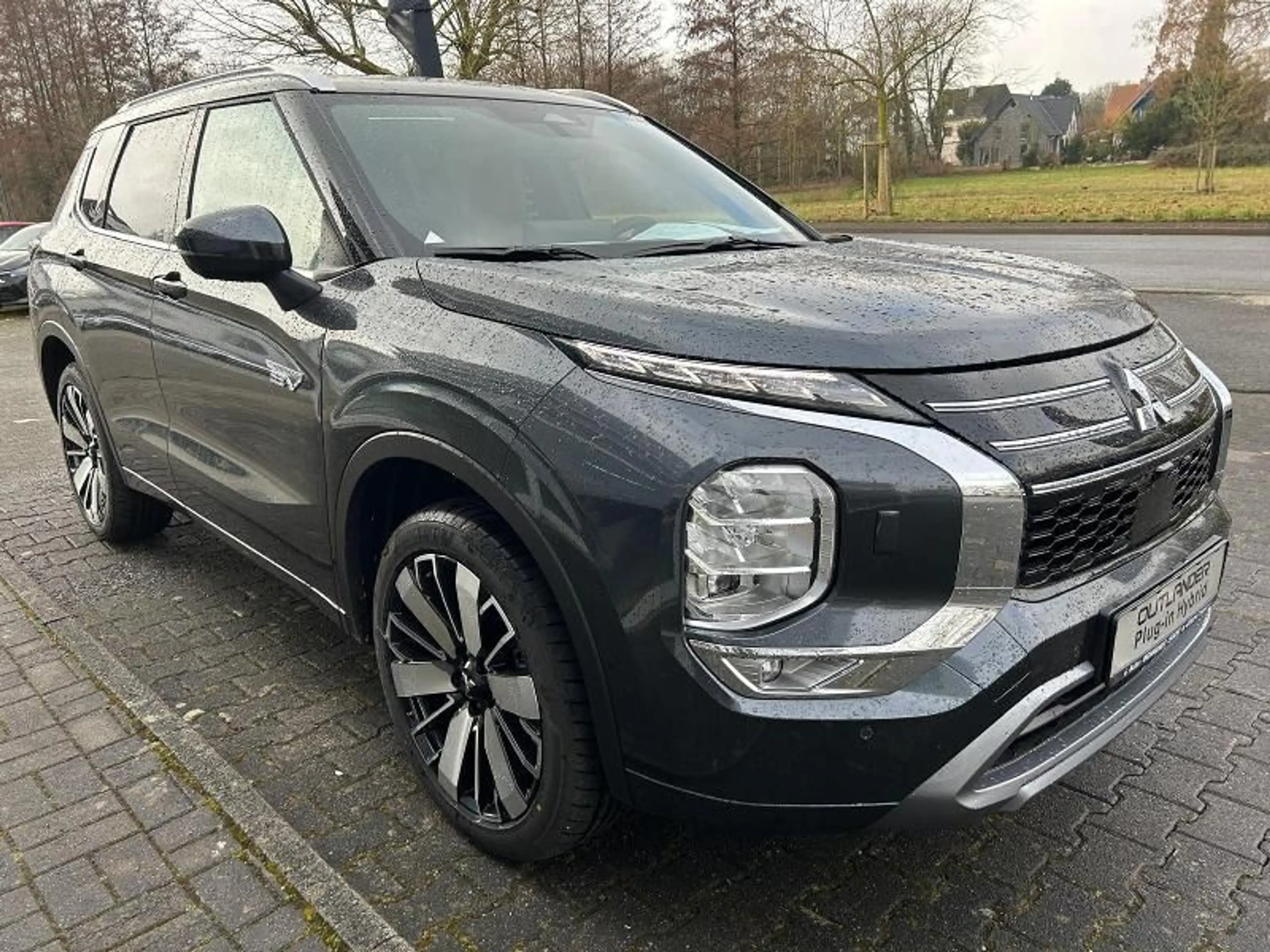 Mitsubishi Outlander 2.4L PHEV TOP Luxury-Paket 2-Farb*4WD* — photo 8