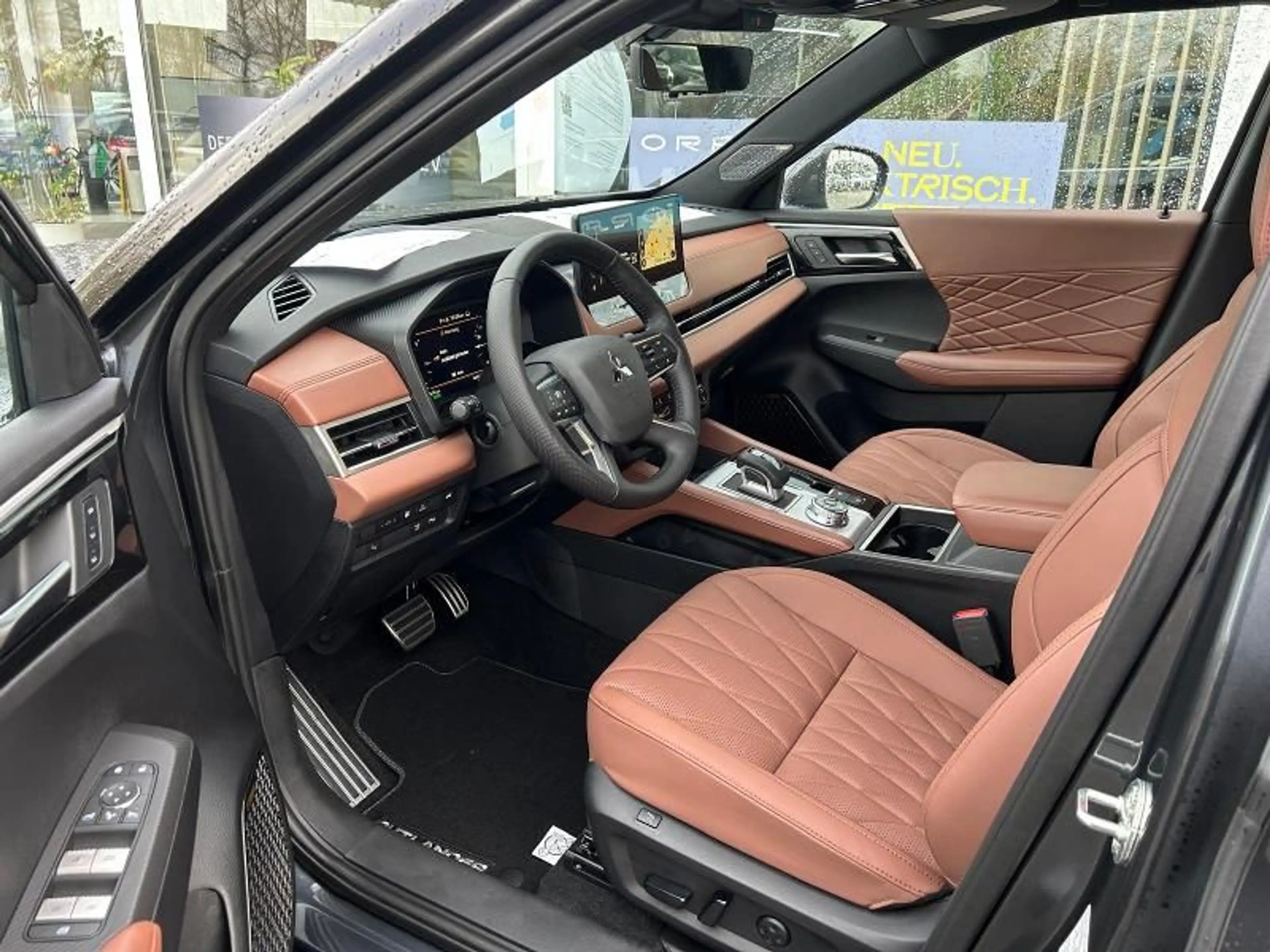 Mitsubishi Outlander 2.4L PHEV TOP Luxury-Paket 2-Farb*4WD* — photo 9