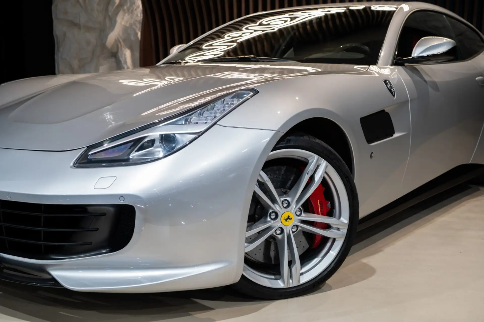 페라리 GTC4 루쏘 2017 화이트 사진 7