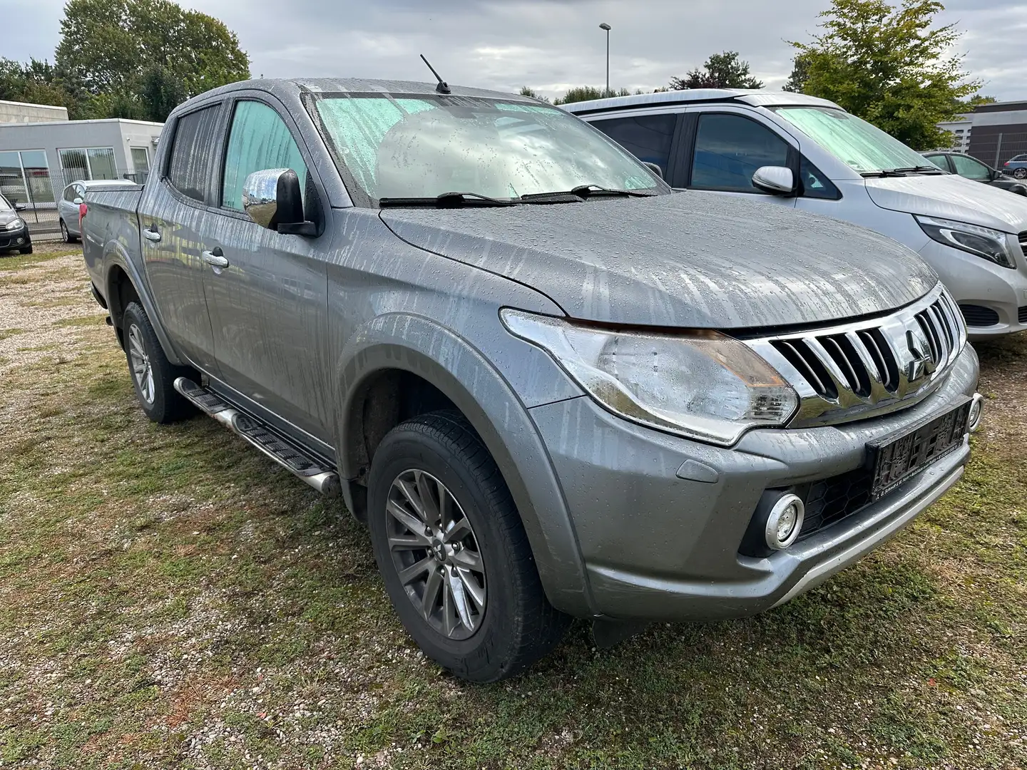 Mitsubishi L200 Grau - 2