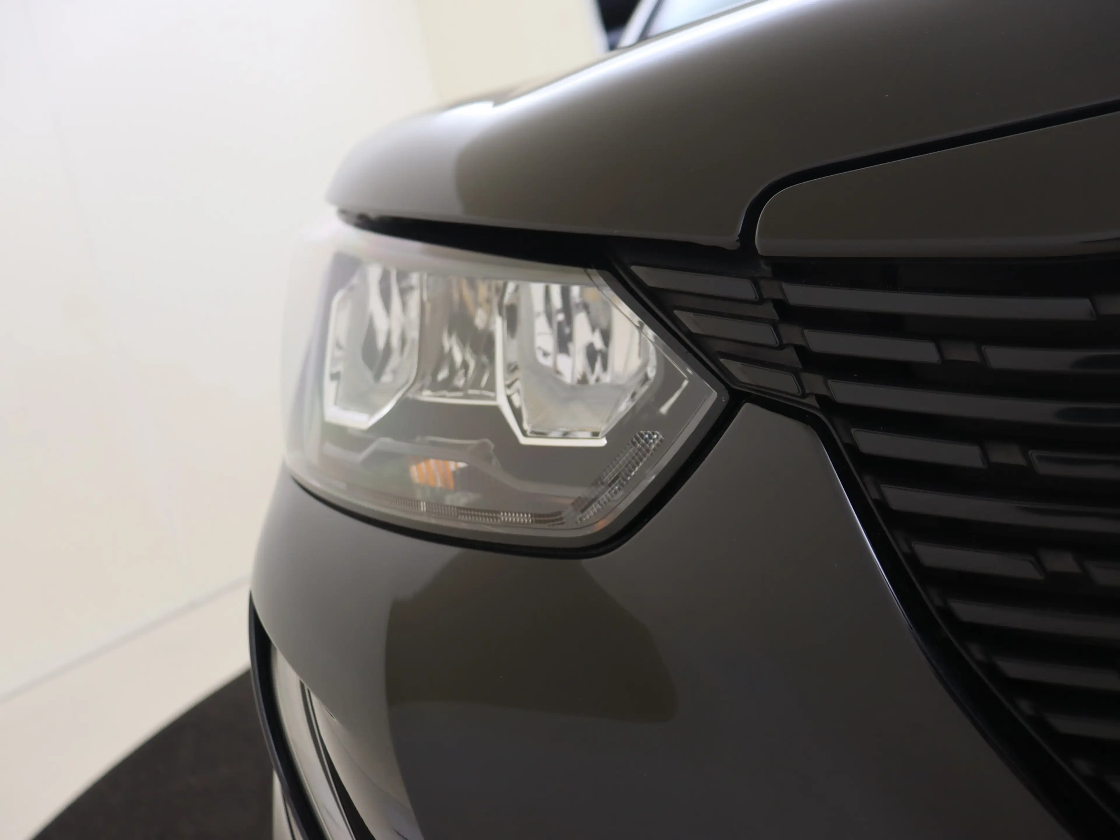 Peugeot e-2008 EV Allure Pack 50 kWh YP — photo 13