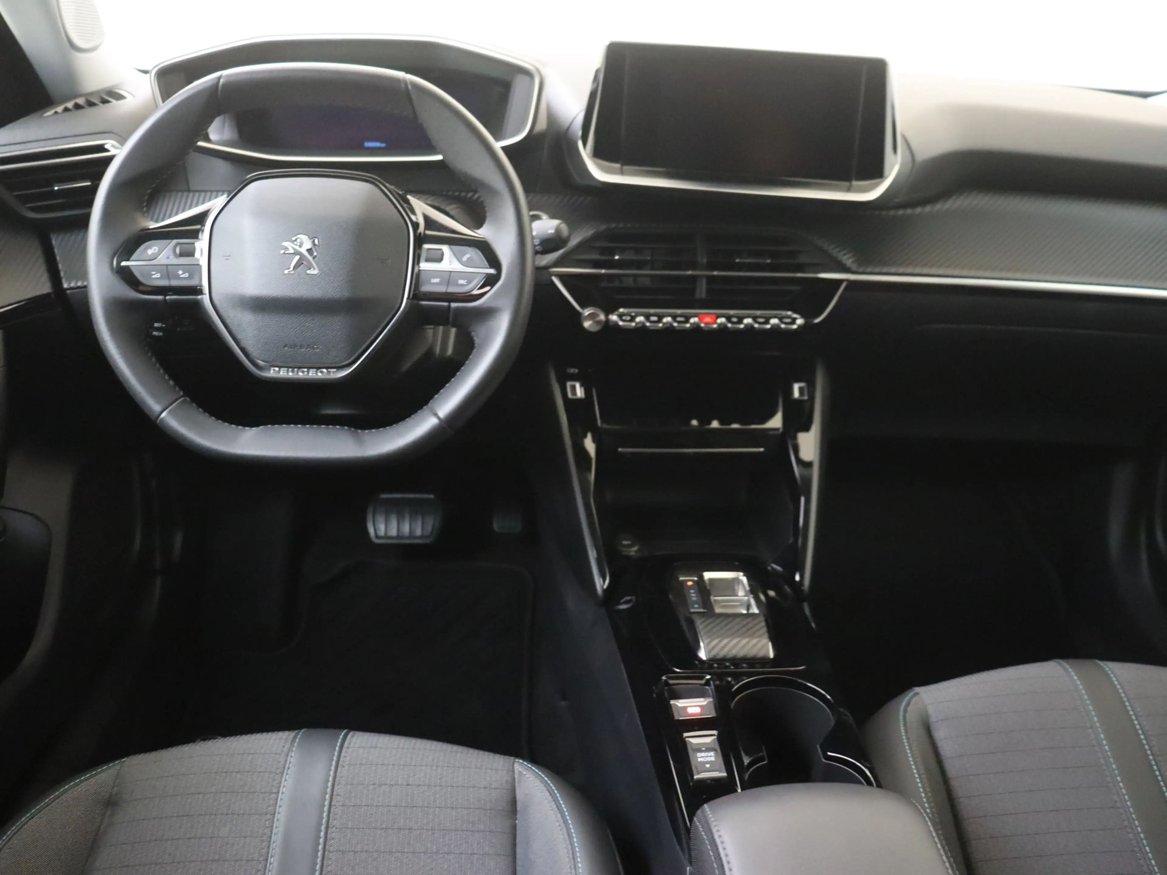 Peugeot e-2008 EV Allure Pack 50 kWh YP — photo 5