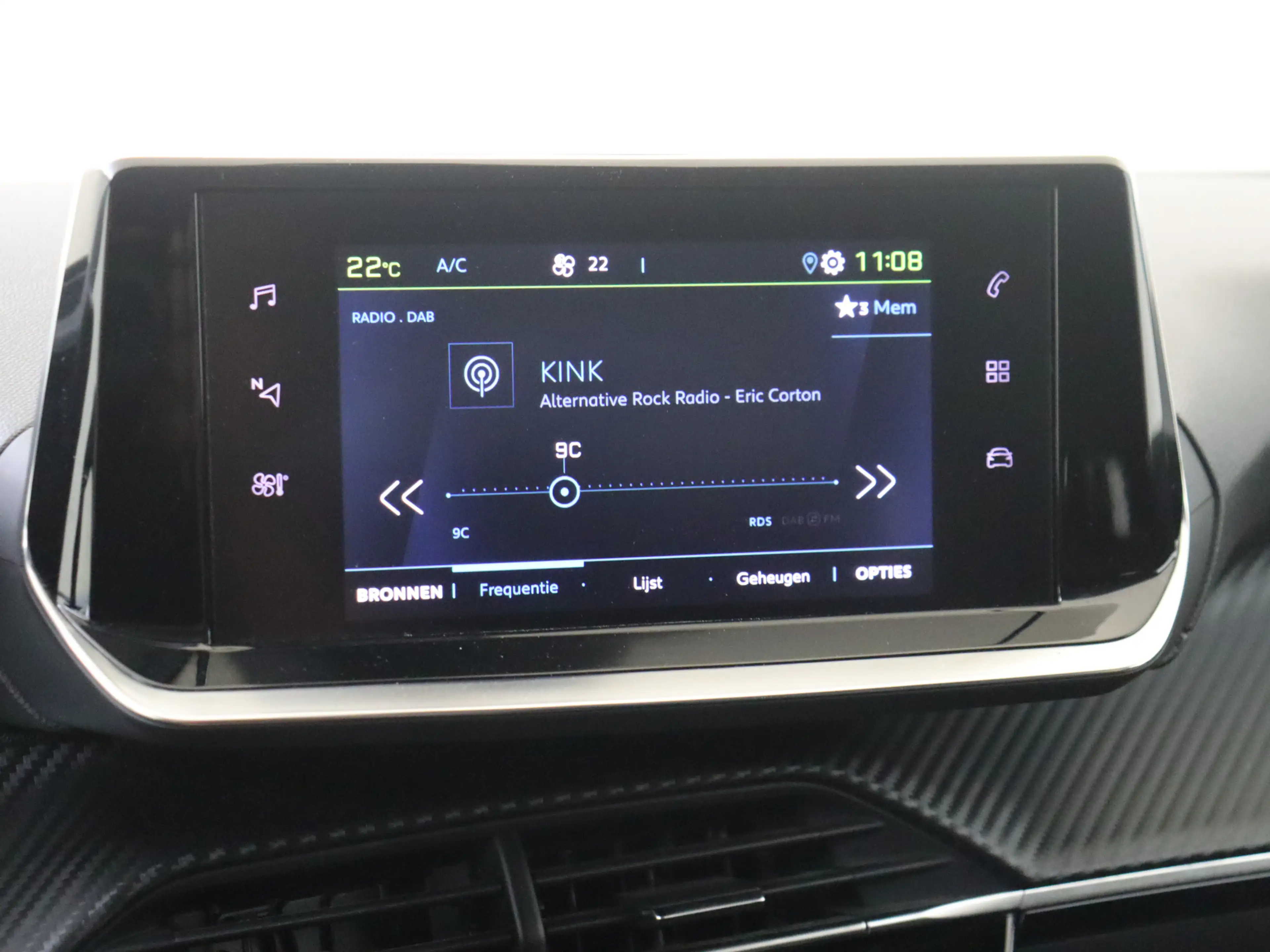 Peugeot e-2008 EV Allure Pack 50 kWh YP — photo 15