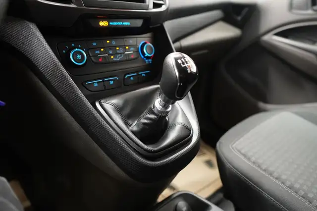 Ford Transit Connect view 30
