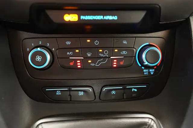 Ford Transit Connect view 29