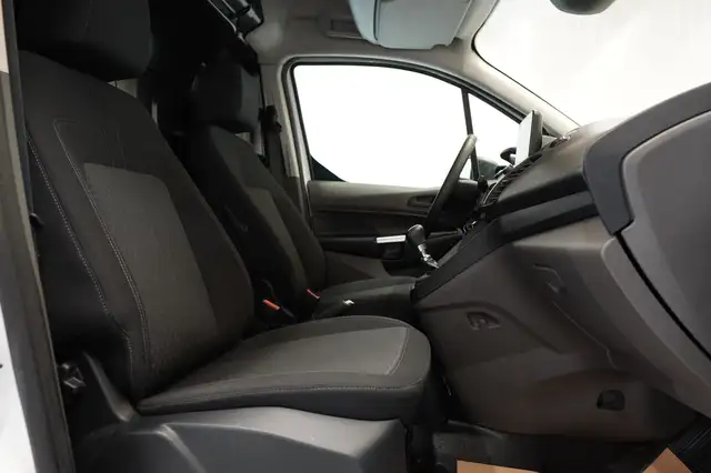 Ford Transit Connect view 18