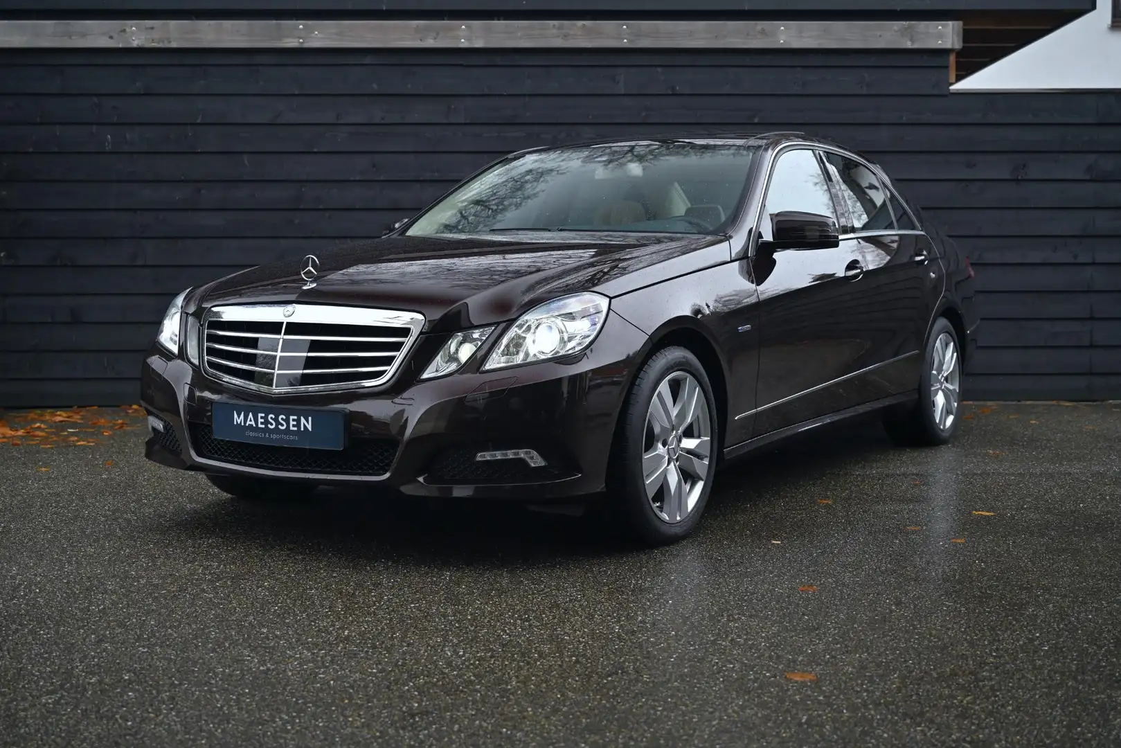 Mercedes-Benz E 350 CGI Avantgarde Youngtimer - Volle Uitrusting Bruin - 1
