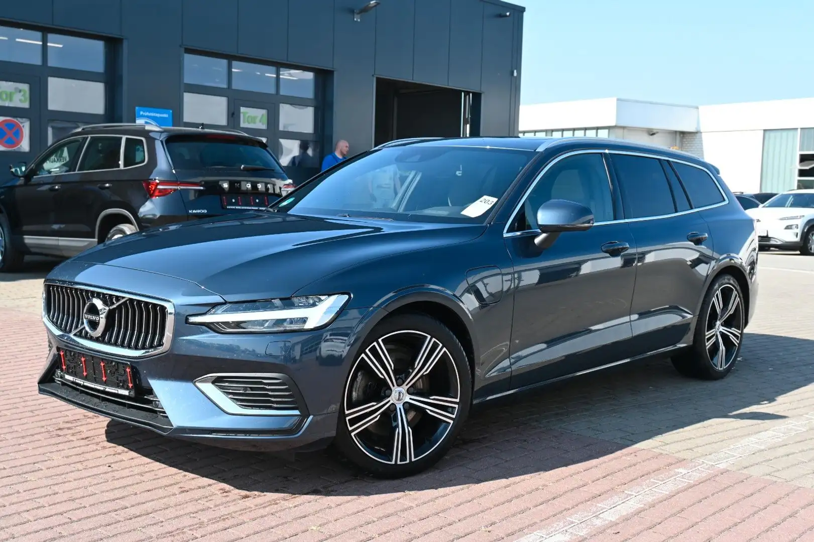 Volvo V60 T6 Inscription AWD PHEV H&K*PANO*RFK*AHK* Blau - 1