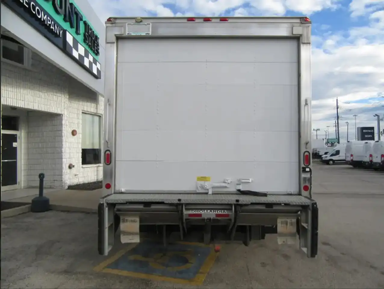 Ford E-450 снимка Ford E-450