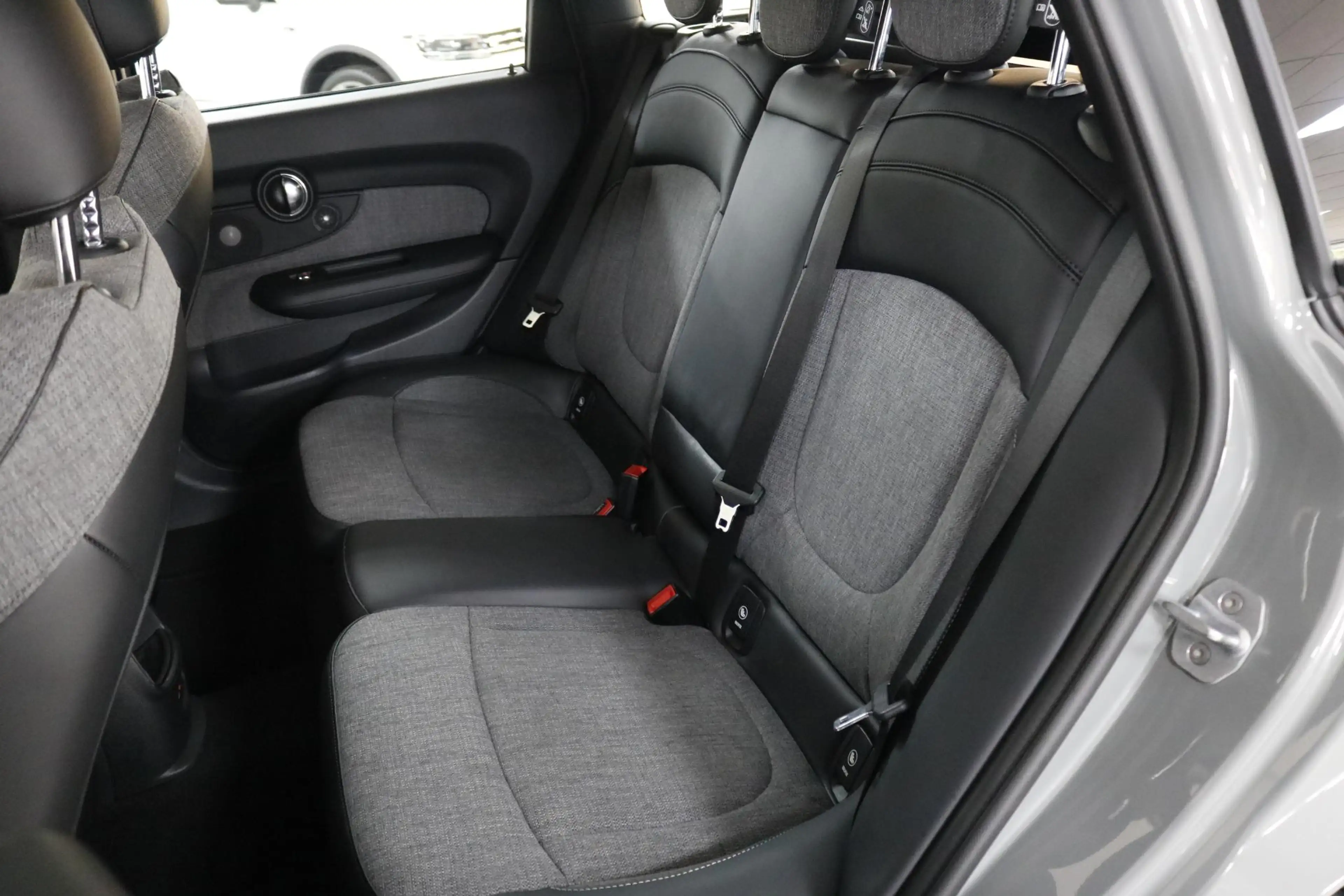MINI Cooper Clubman 1.5 4X NW All-Seasons | Airco | Carplay | LED | Cr — photo 5