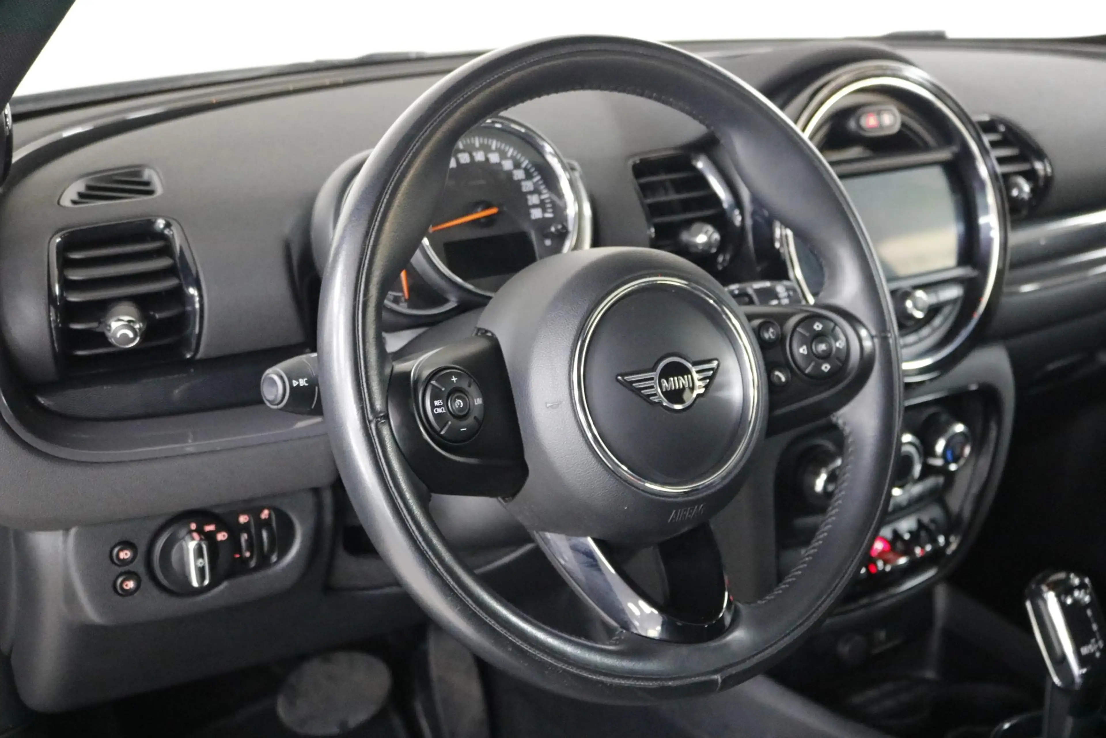 MINI Cooper Clubman 1.5 4X NW All-Seasons | Airco | Carplay | LED | Cr — photo 3