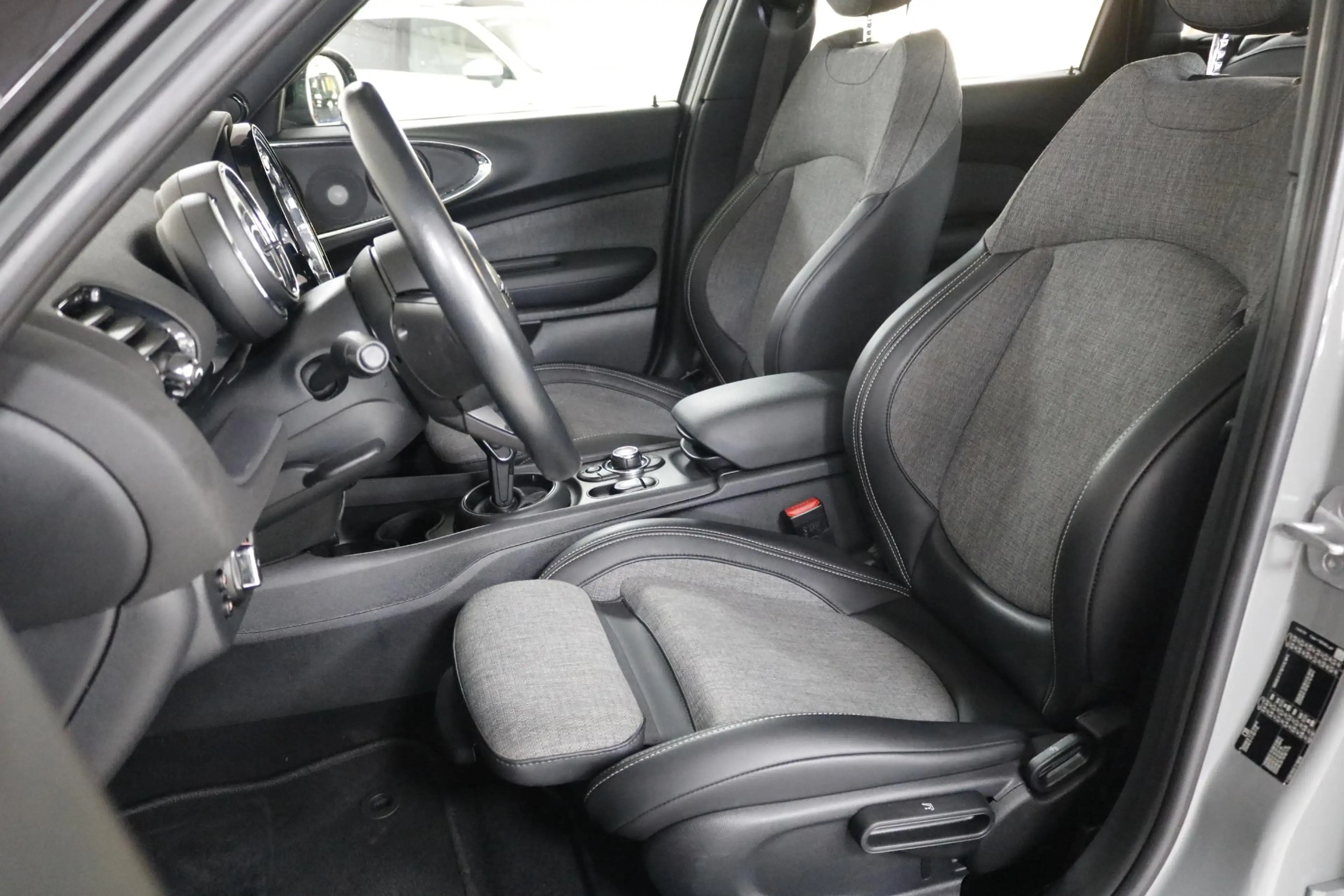 MINI Cooper Clubman 1.5 4X NW All-Seasons | Airco | Carplay | LED | Cr — photo 4
