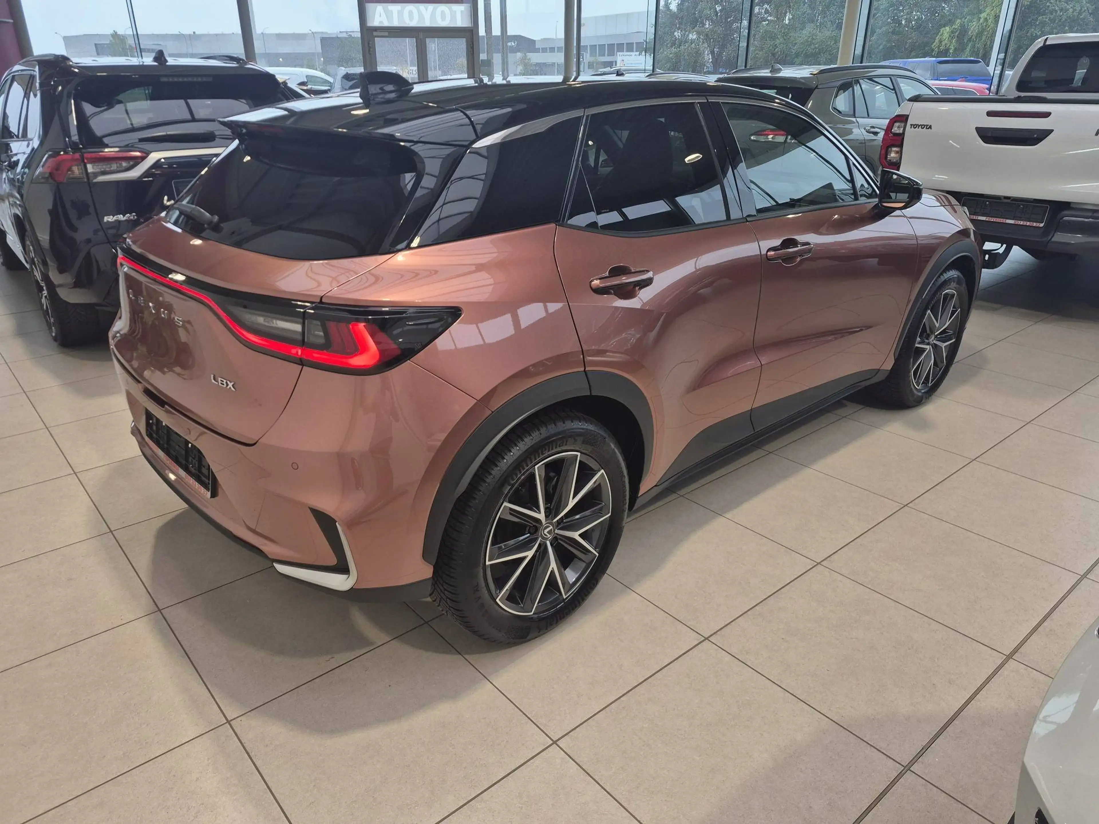 Lexus LBX Hybrid COOL +LEDER/ALCANTARA +Elektrische zetel +Stoelmemory +Zetelverwarming +Stuurwielverwarming +Dodehoek — photo 6