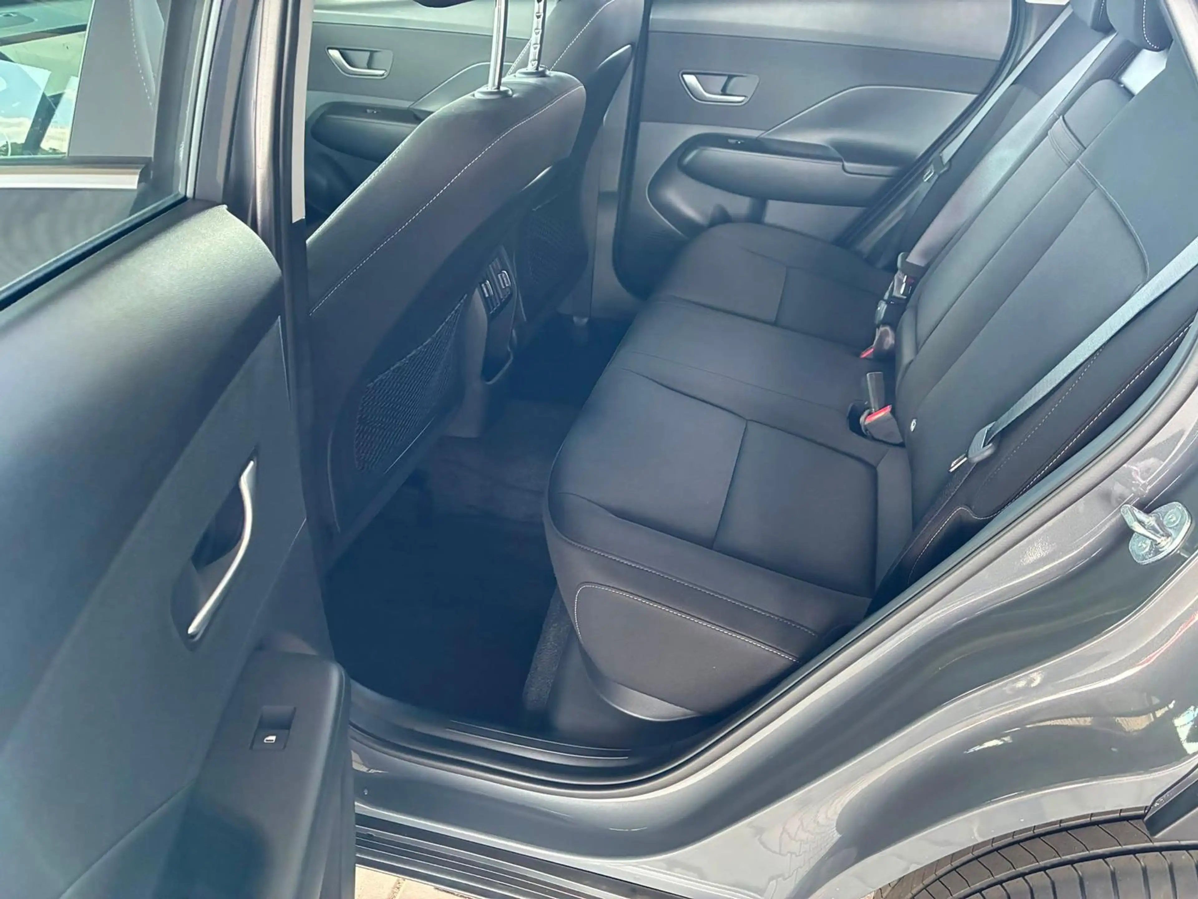 Hyundai KONA Comfort Plus 1.0 T-GDI 2WD / Navi / Keyless / PDC — photo 6