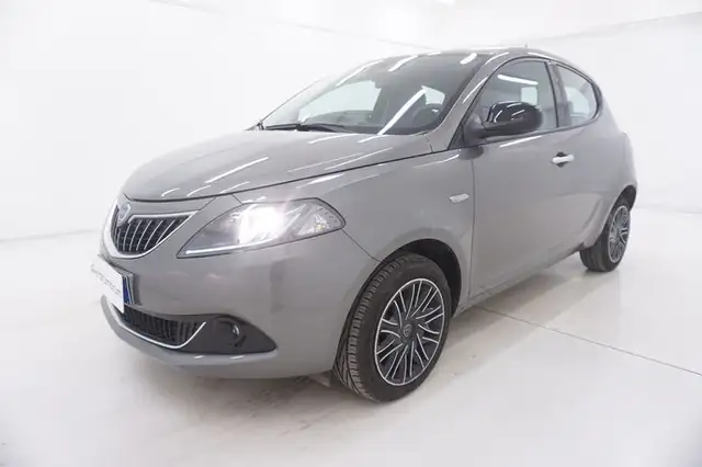 Lancia Ypsilon view 9