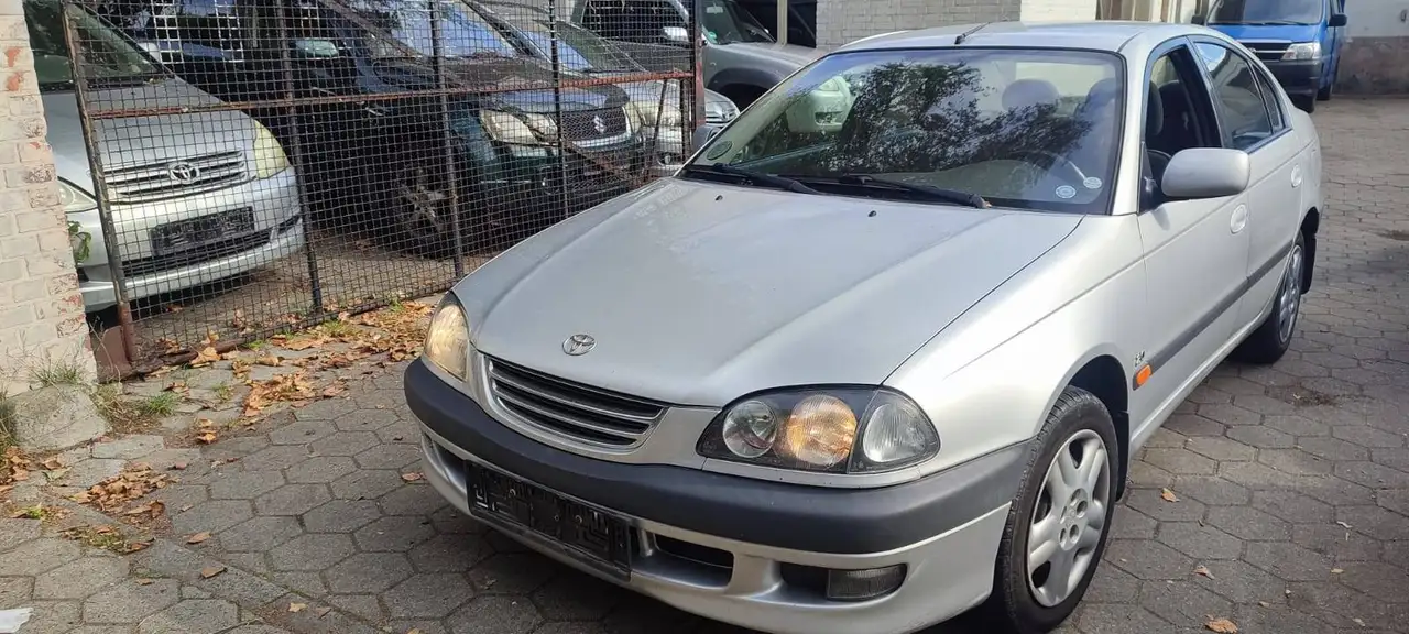 Toyota Avensis Limosine 2,0 L, foto 2