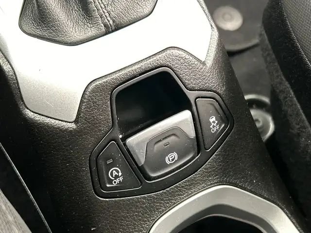 Jeep Renegade view 12