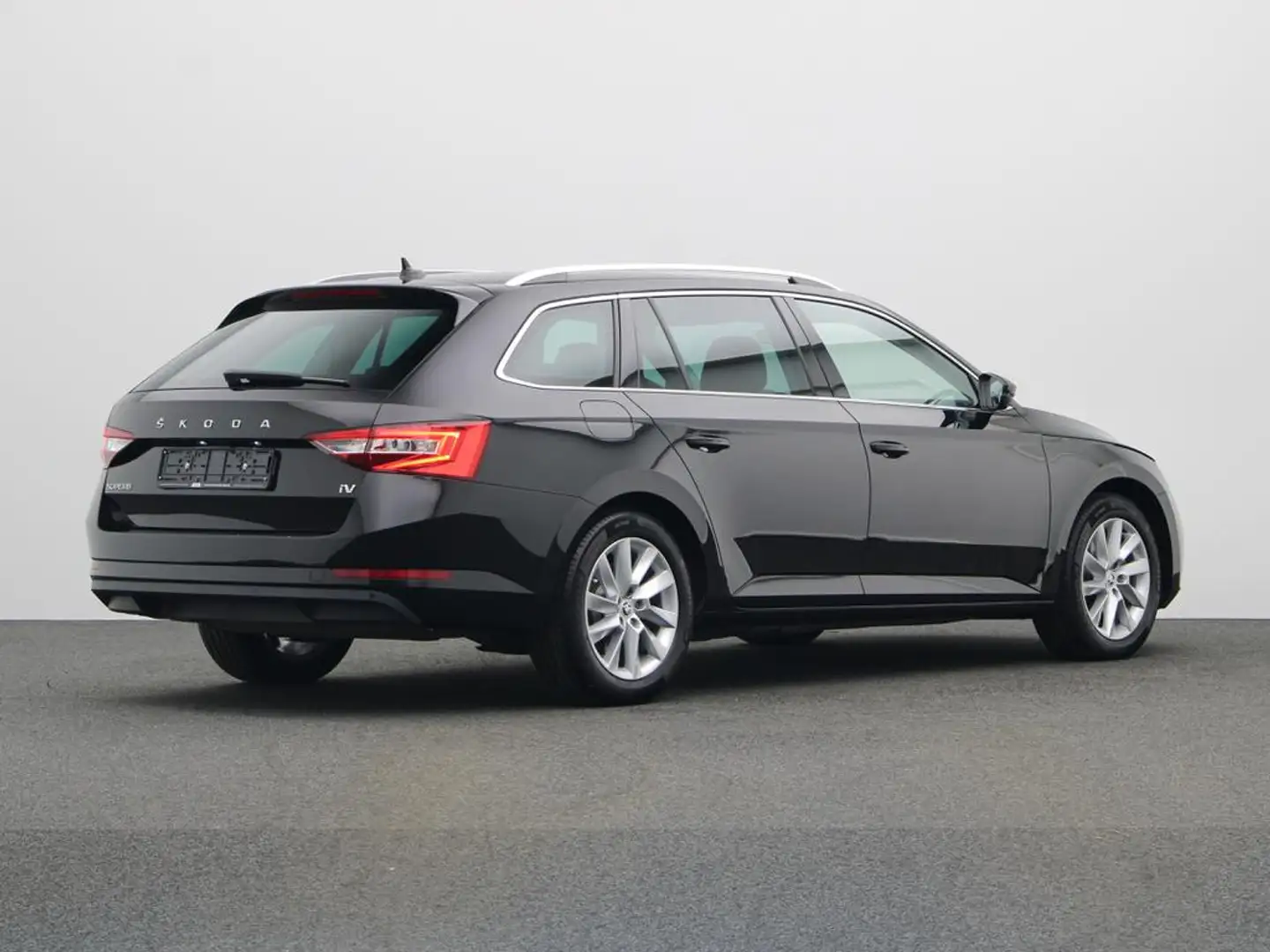 Skoda Superb Combi iV ULTIMATE 218 PK DSG PLUG-IN HYBRIDE Zwart - 2