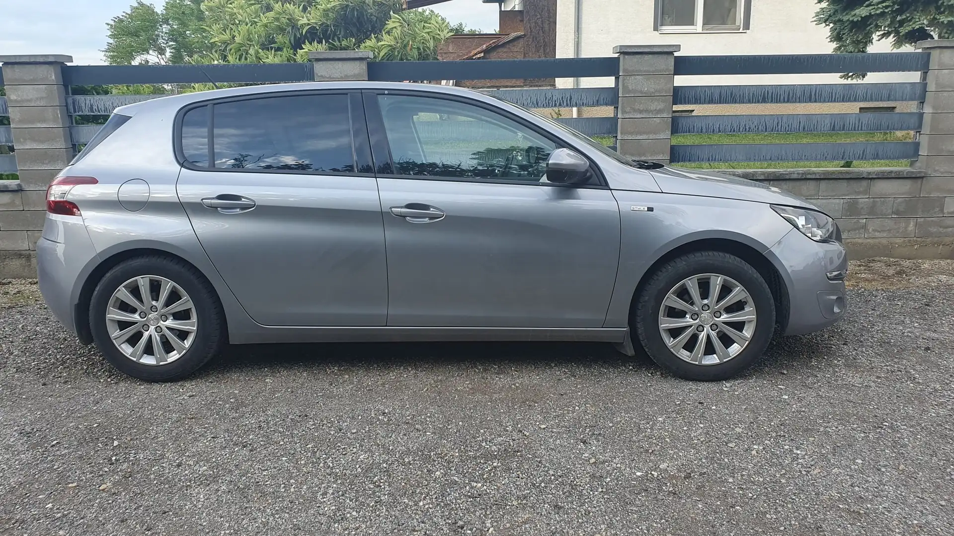 Peugeot 308 308 1,2 PureTech 110 Style S Silber - 2