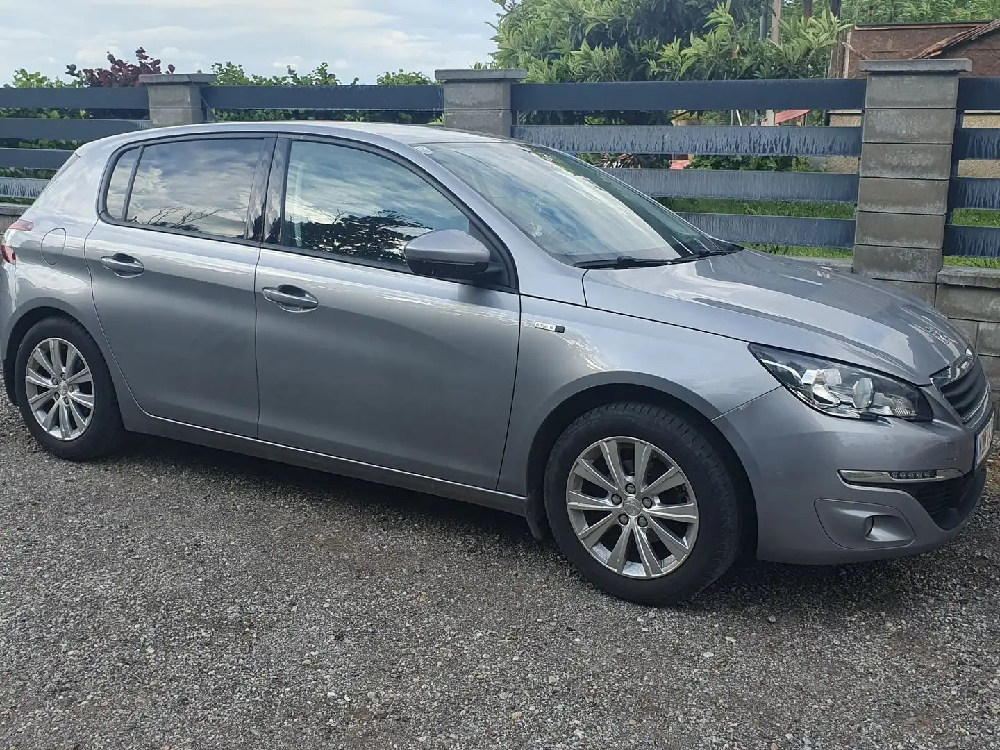 Peugeot 308 308 1,2 PureTech 110 Style S Silber - 1