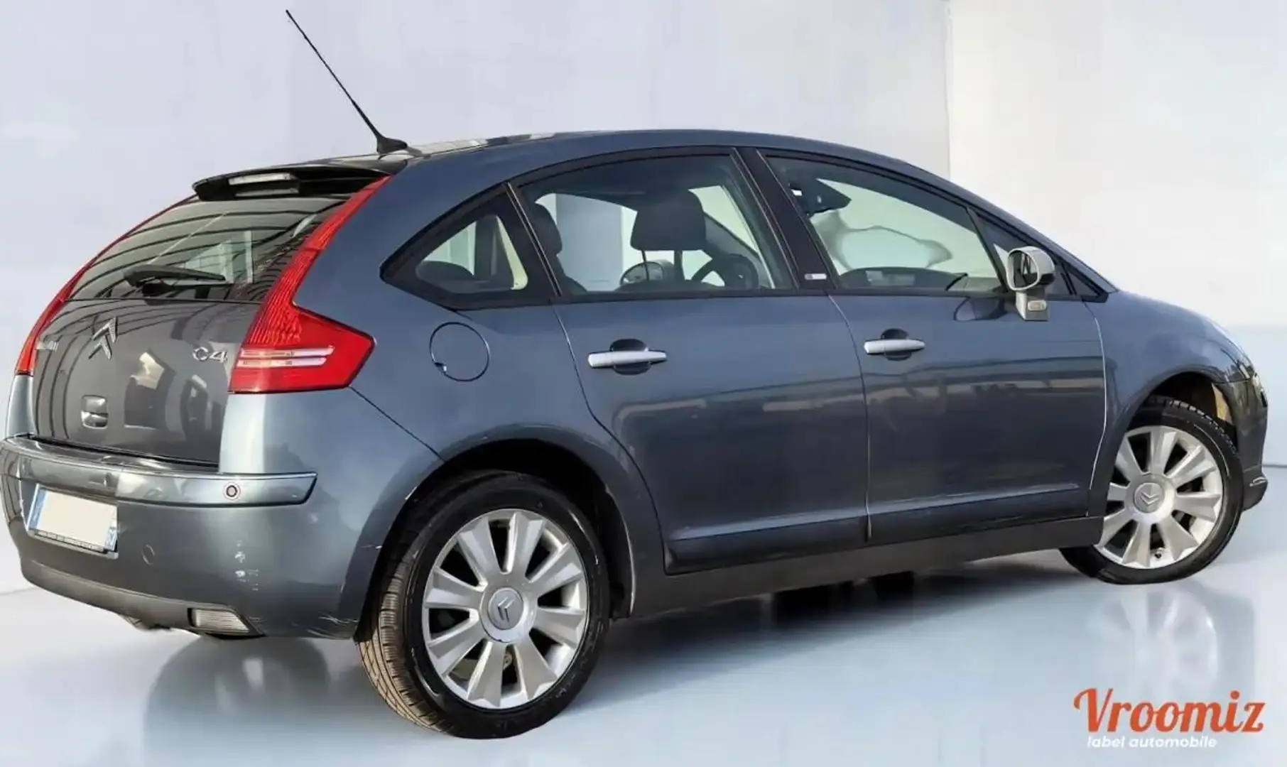 Citroen C4 1.6 hdi 110ch (6 cv ) 16V Turbo - BVM5 - 5 Portes - Gris - Exclusive - 2005 Gri - 2