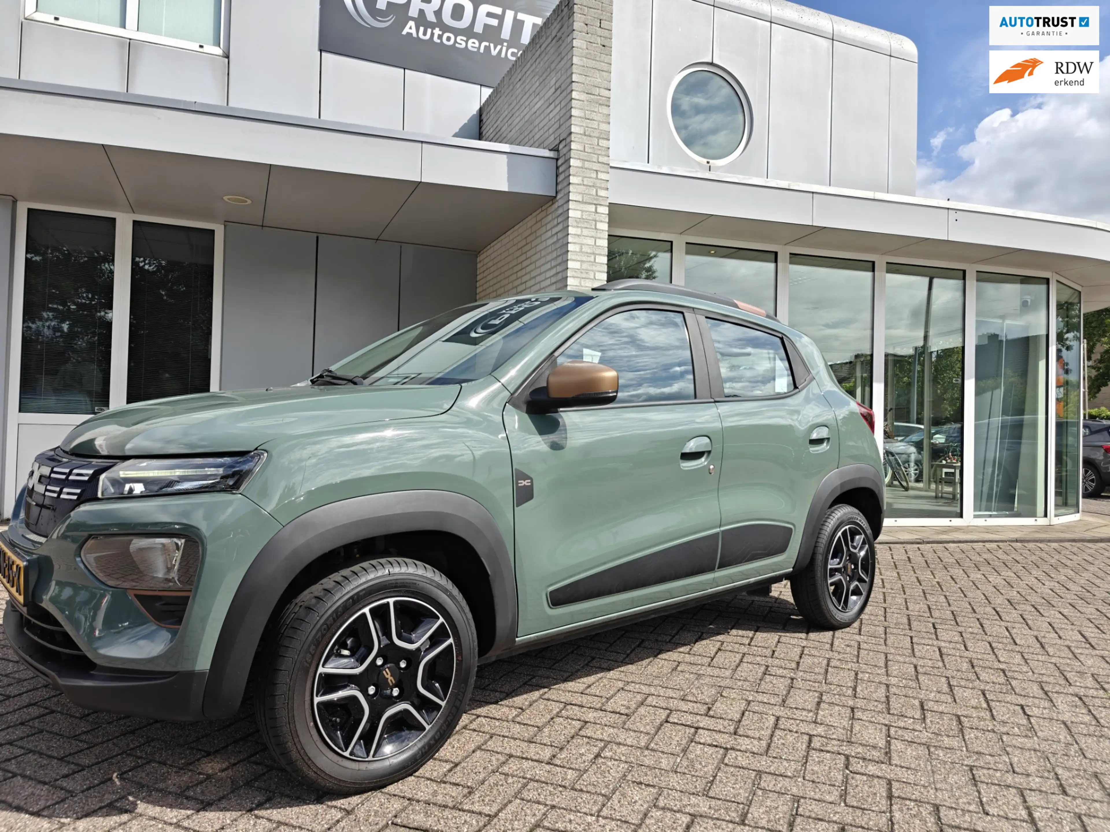 Dacia Spring Extreme 27 kWh / Lederen bekleding / Camera !
