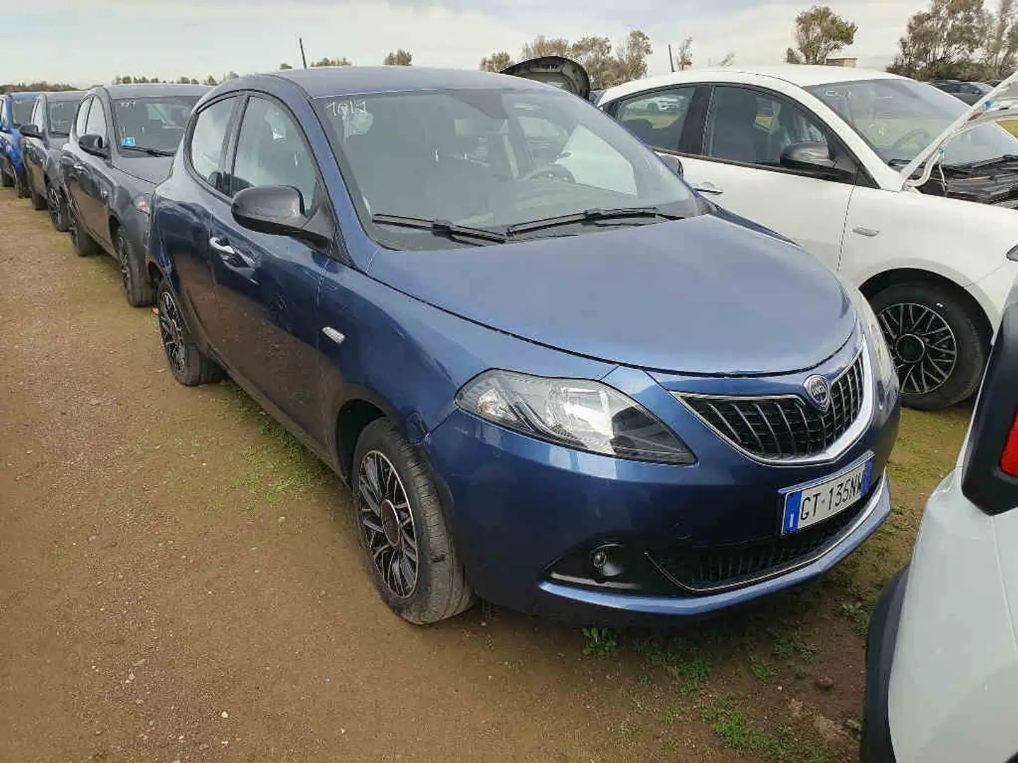 Lancia Ypsilon Ypsilon 1.0 FireFly 5 porte S&S Hybrid Gold Plus Blu/Azzurro - 2