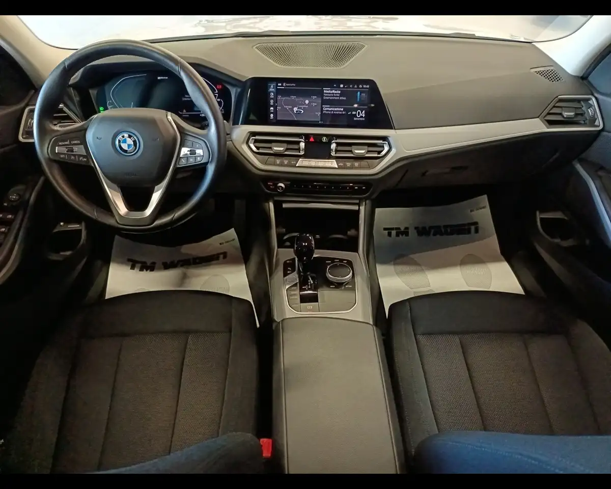 2022 BMW 320 e Touring, photograph 9